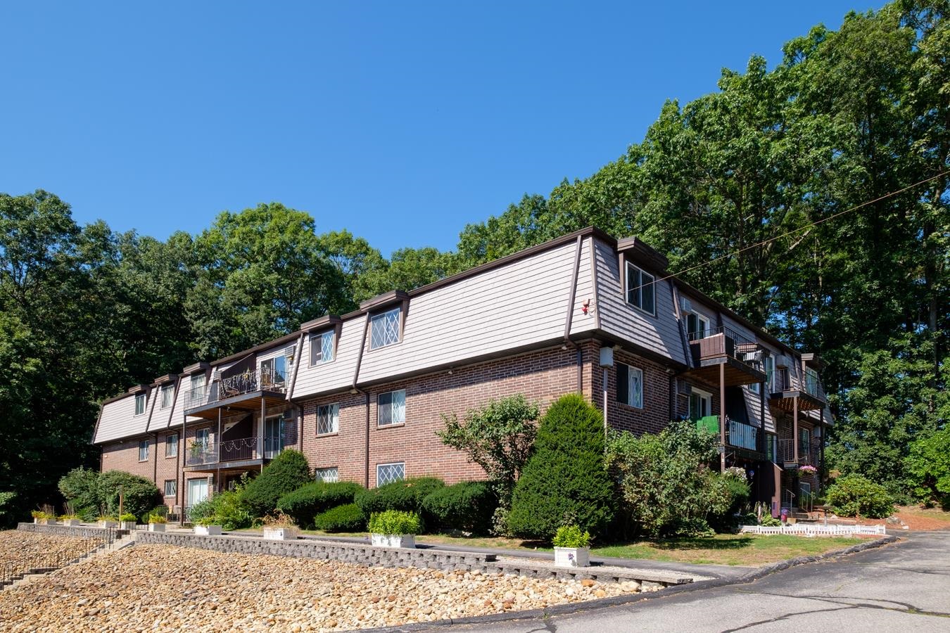 2 Pembroke Dr #15, Derry, NH 03038