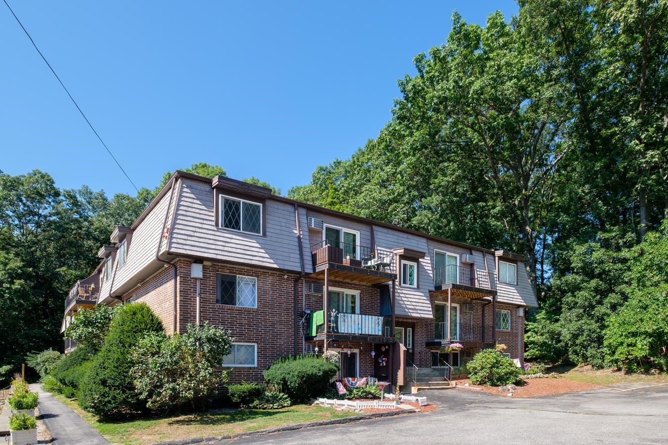 2 Pembroke Dr #15, Derry, NH 03038