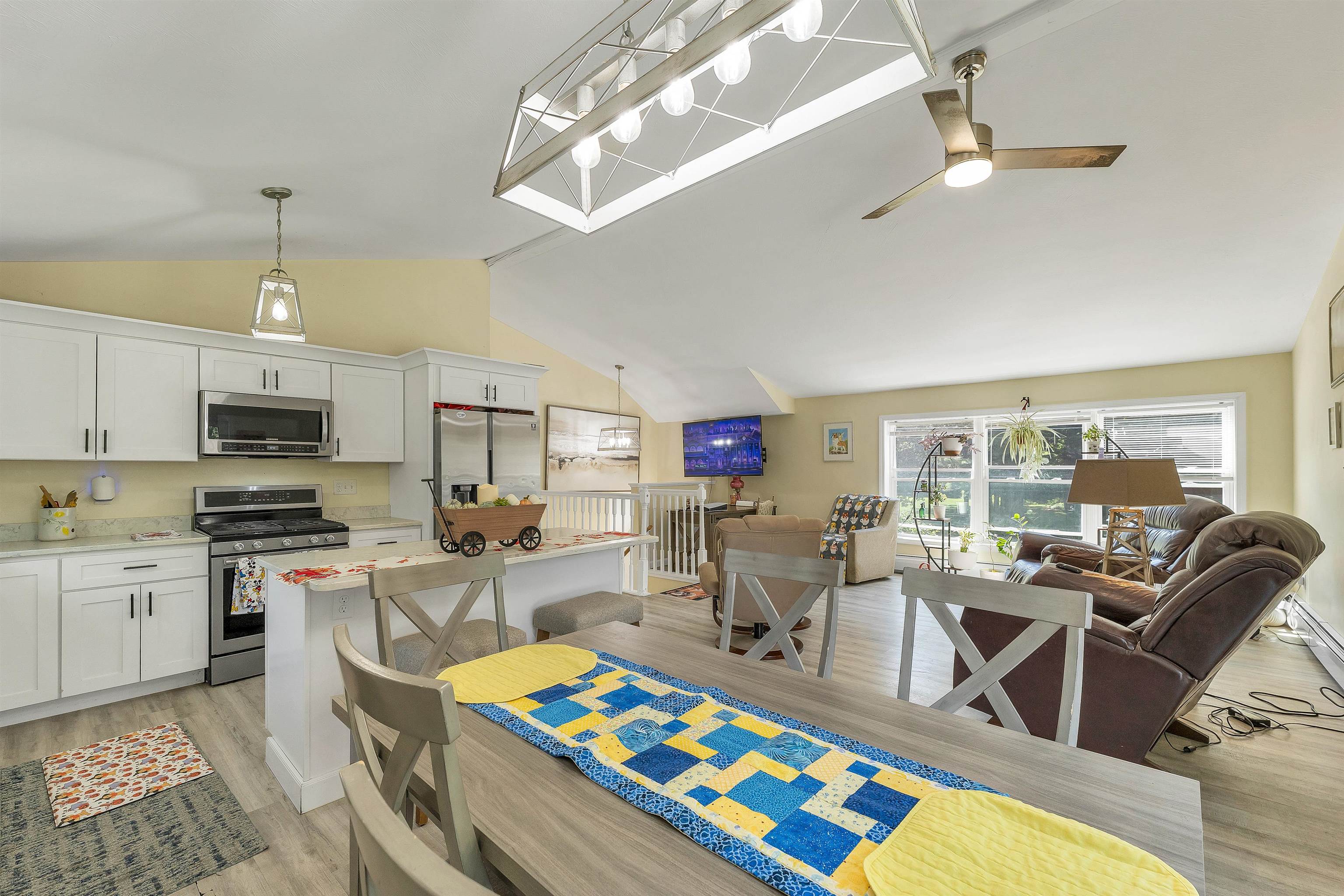 20 Adam Dr, Hudson, NH 03051