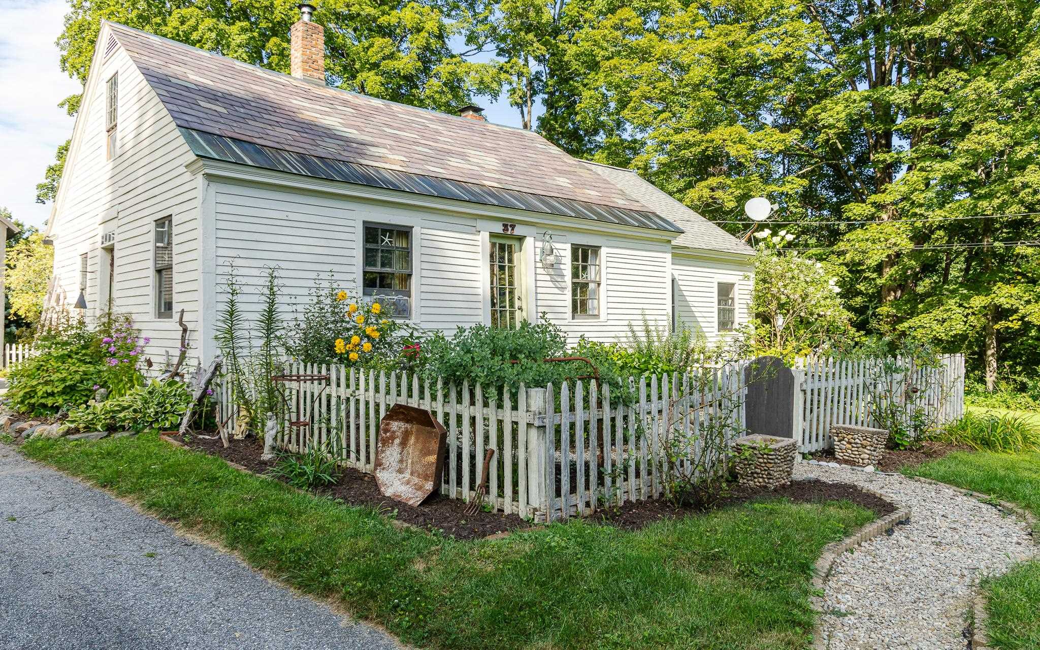 37 High St, Chesterfield, NH 03462