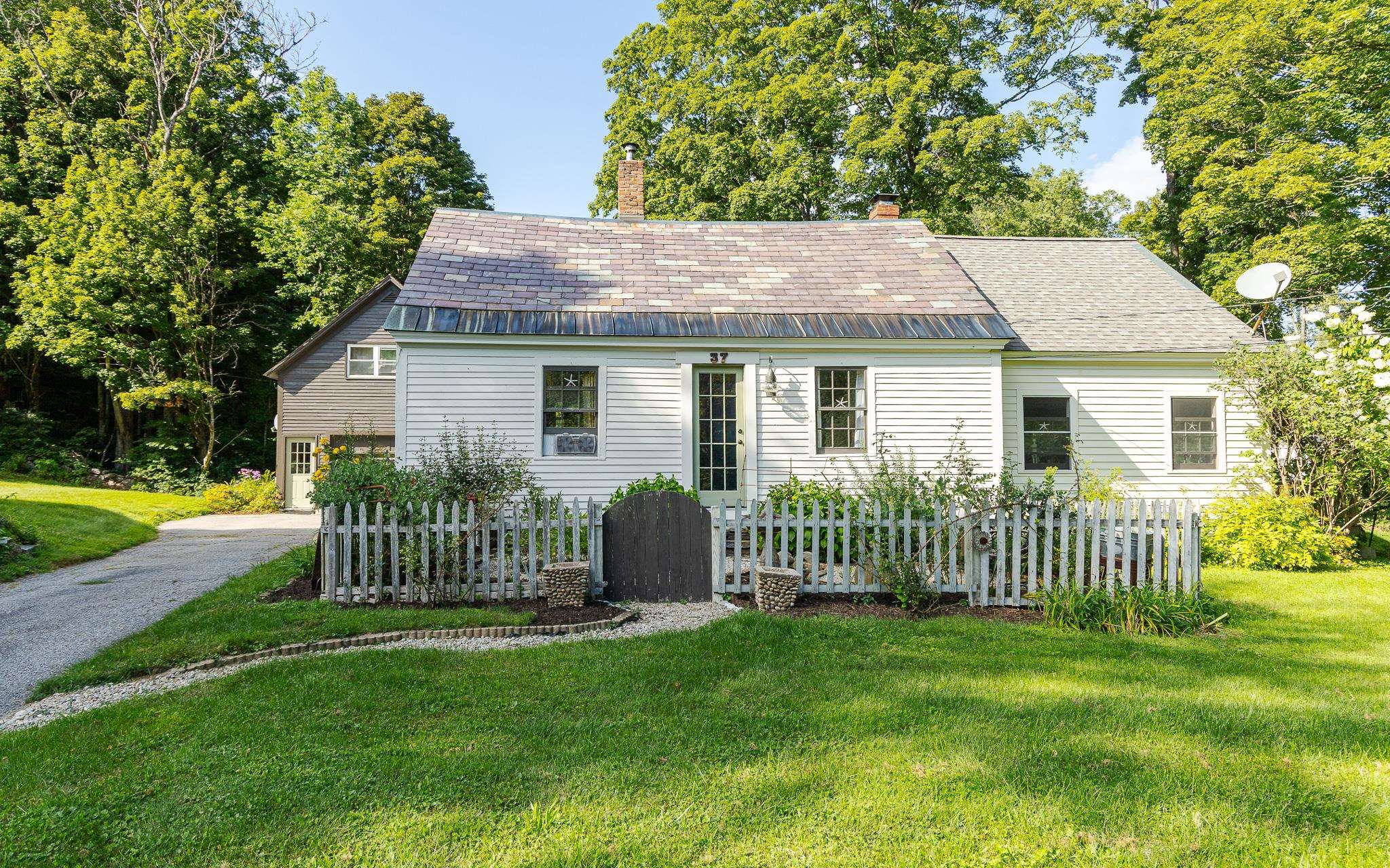 37 High St, Chesterfield, NH 03462