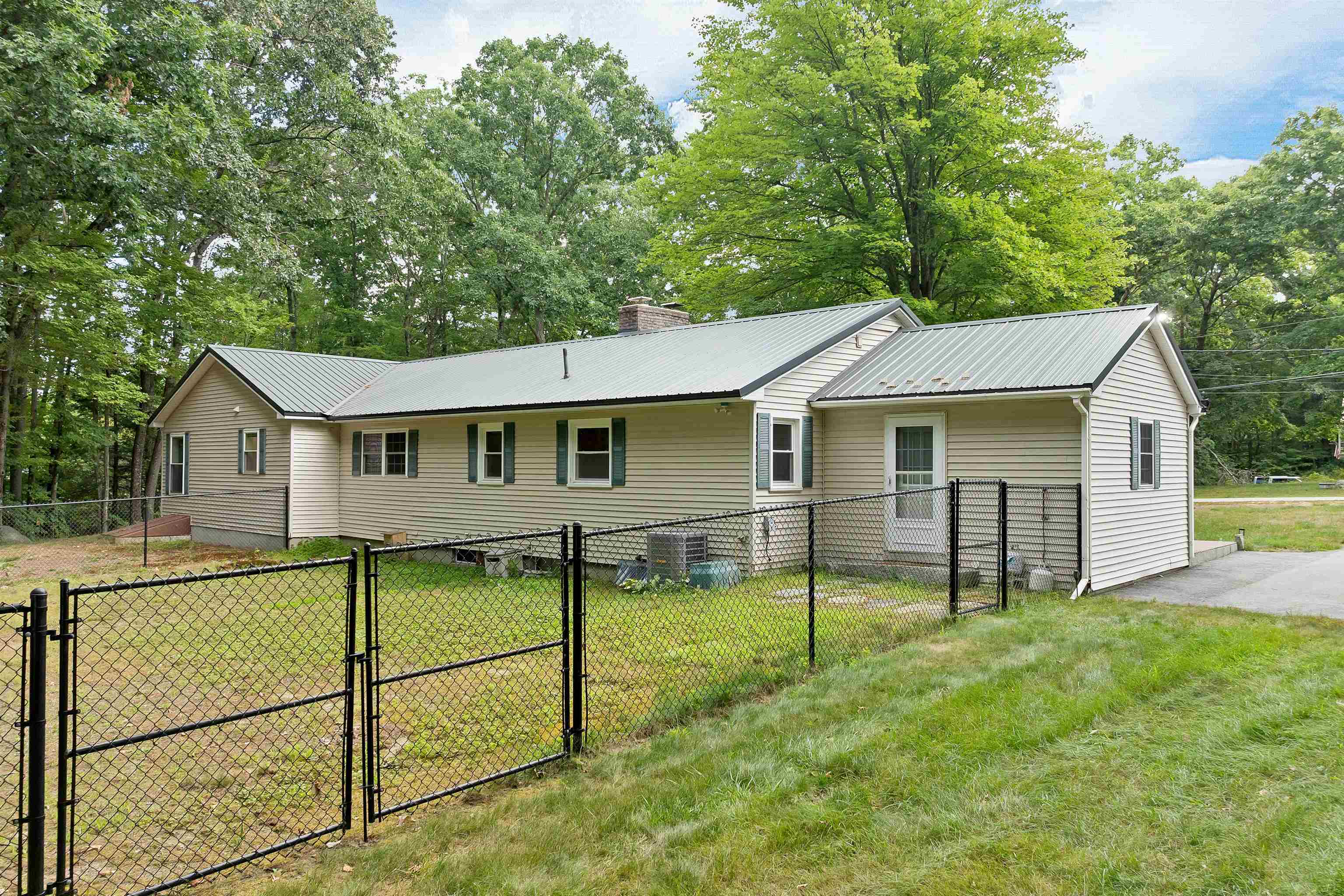 6 Ridgewood Dr, Bow, NH 03304