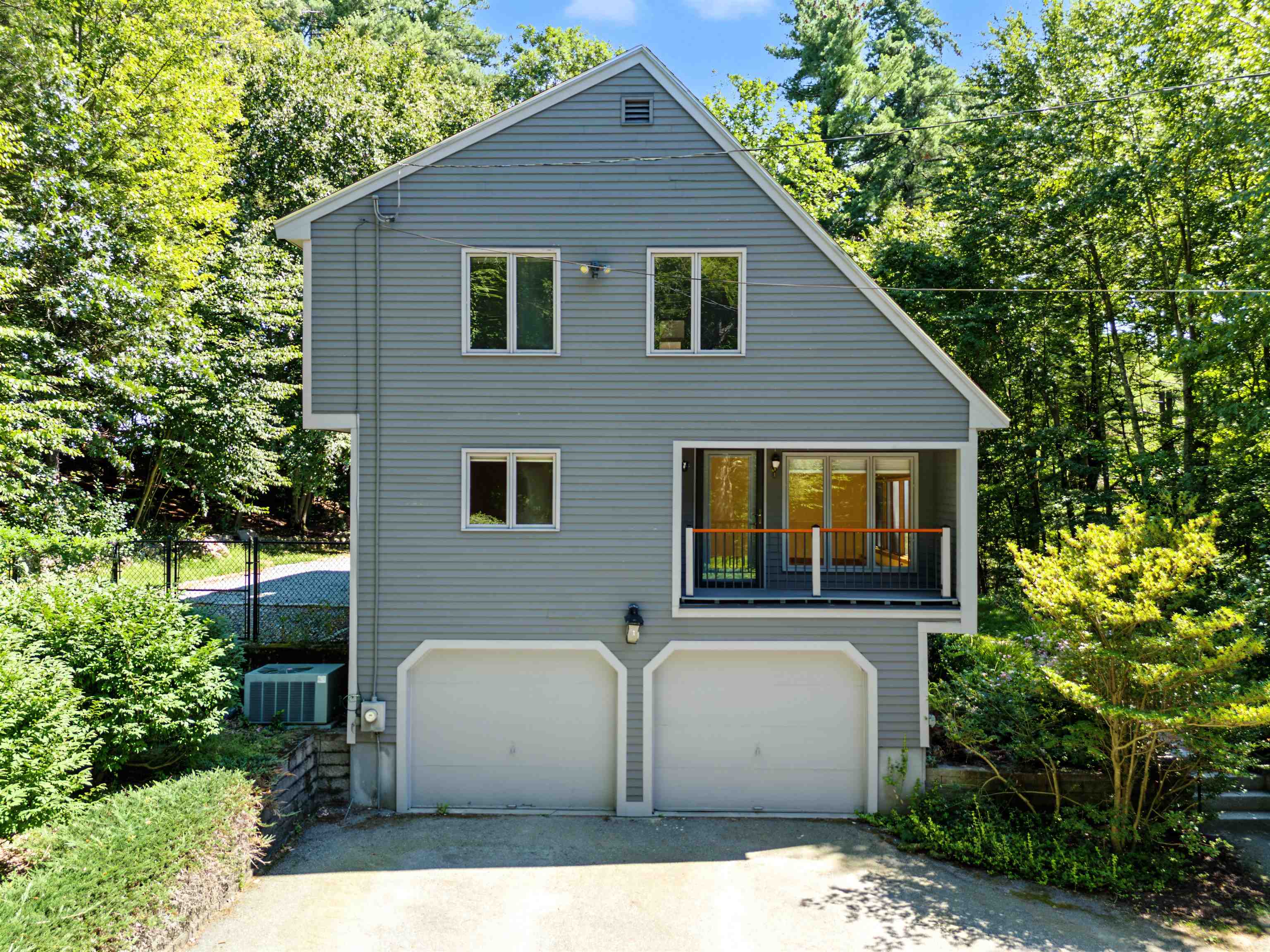 29 Bourbon St, Bedford, NH 03110