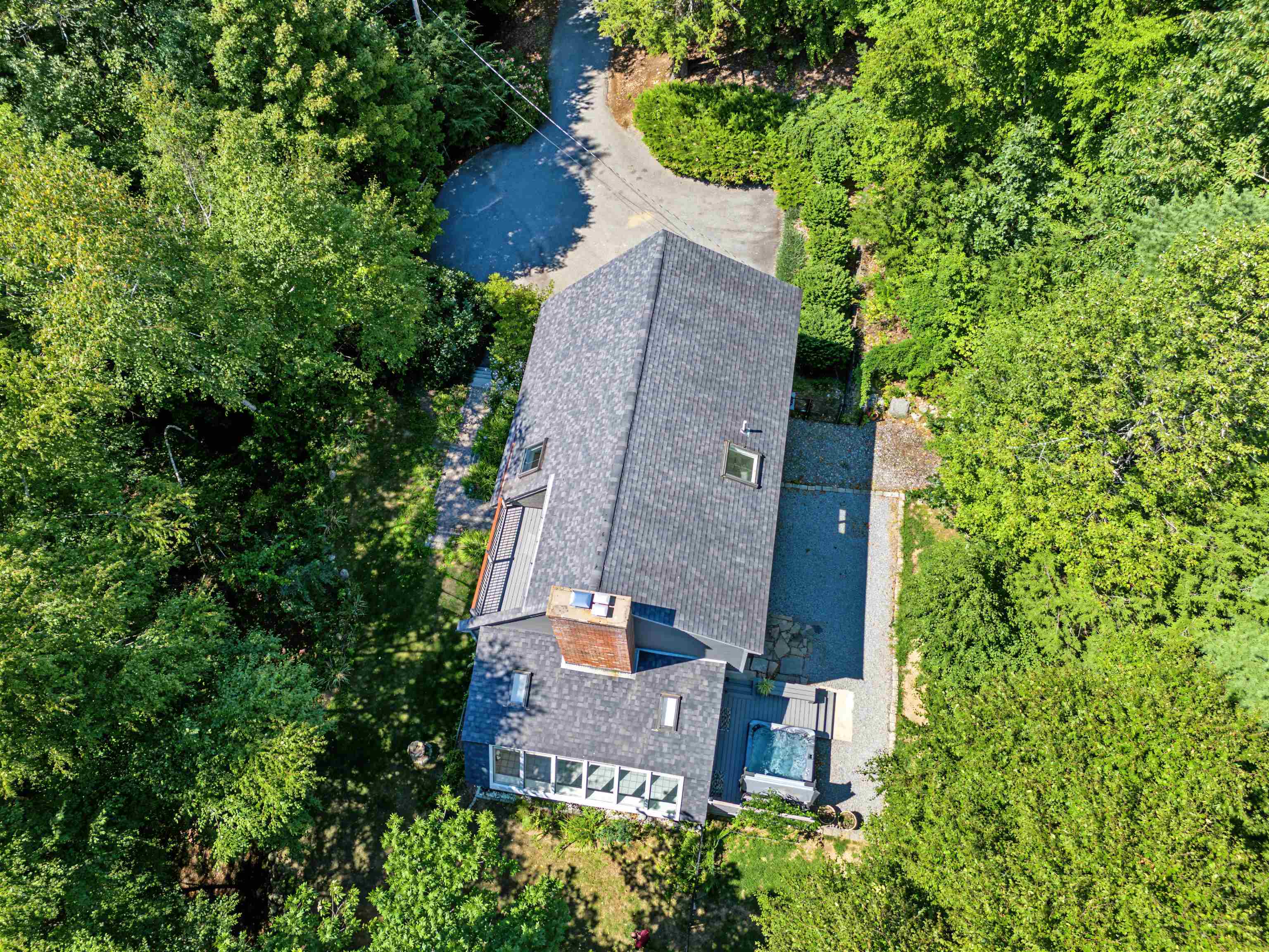 29 Bourbon St, Bedford, NH 03110
