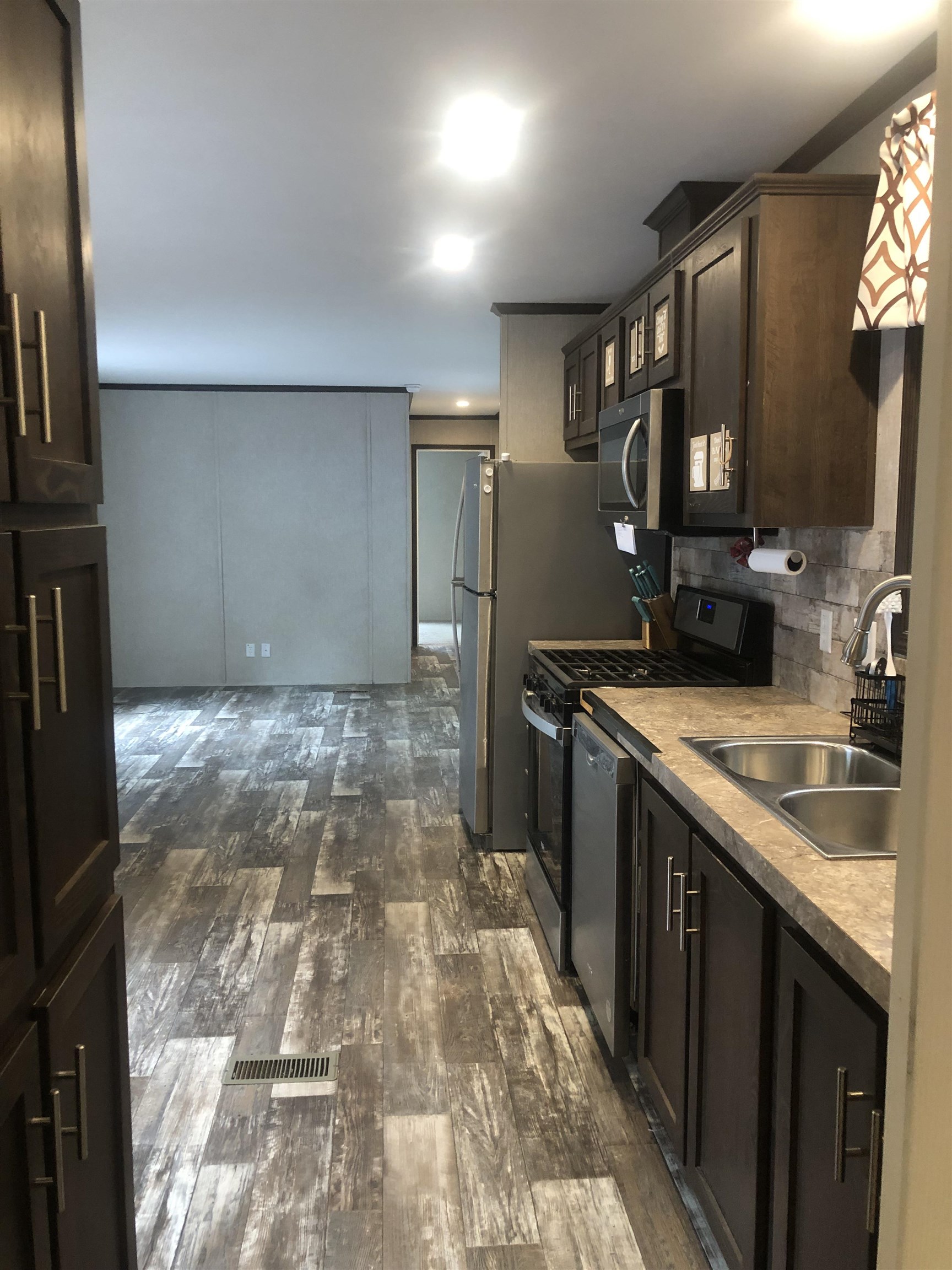 Photo 2 of Manufactured home for sale at 10 Monroe Ave, Allenstown, NH 03275 | MLS# 5105956 | Listing updated on 2026-09-19