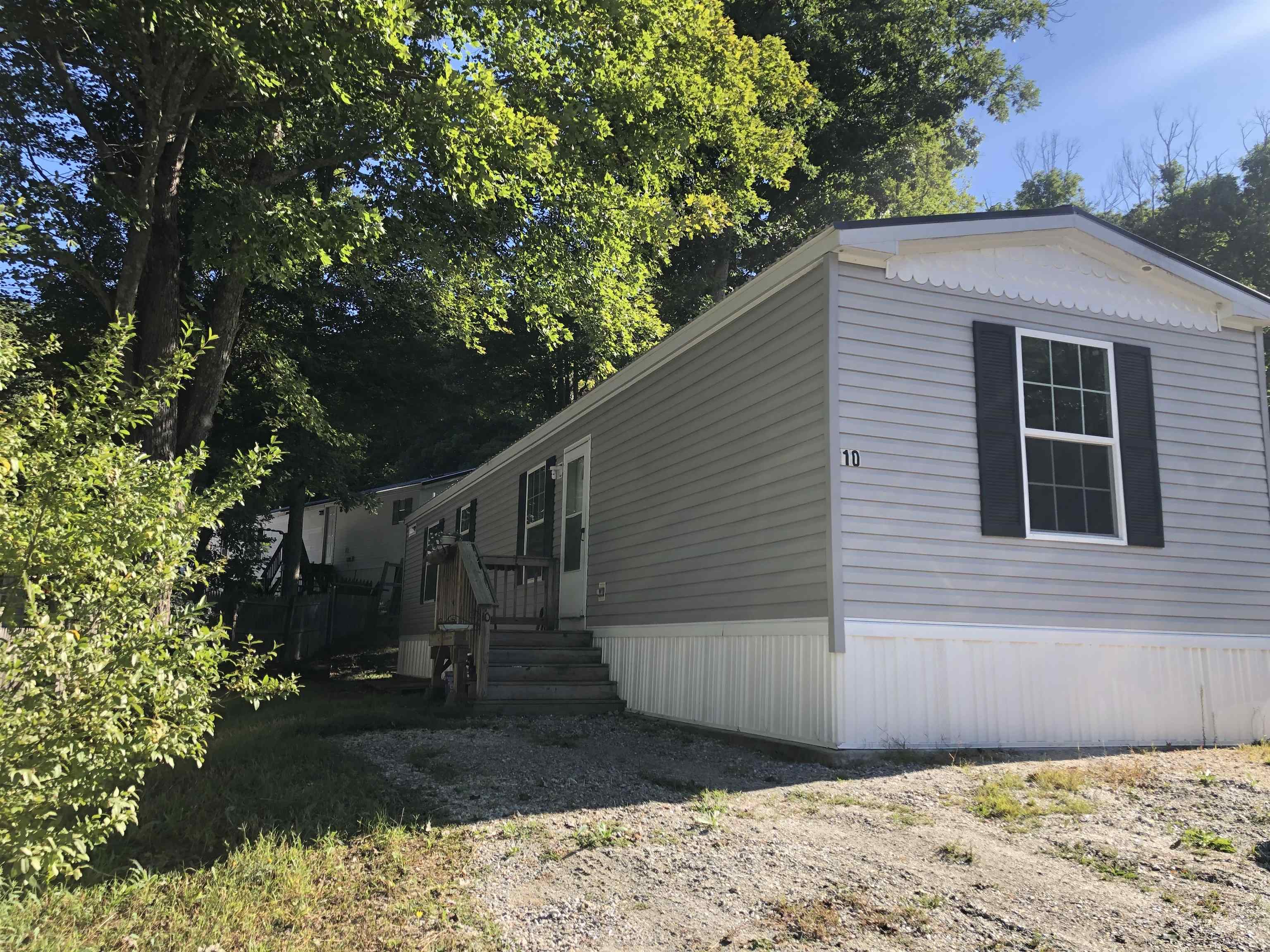 Photo 3 of Manufactured home for sale at 10 Monroe Ave, Allenstown, NH 03275 | MLS# 5105956 | Listing updated on 2026-09-19