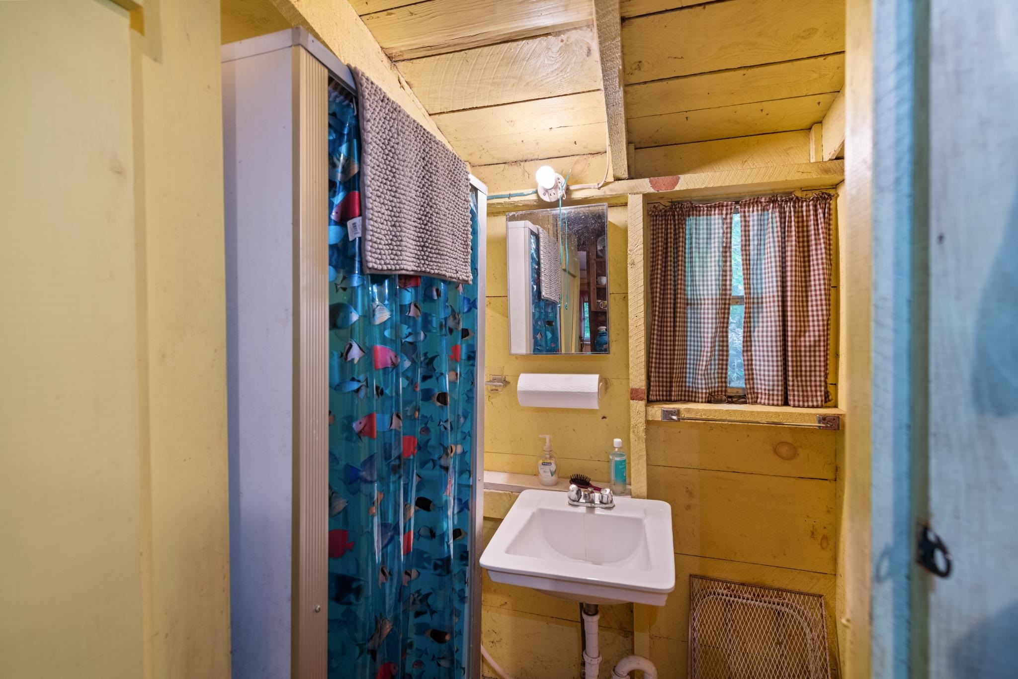 1662 Stinson Lake Rd, Rumney, NH 03266