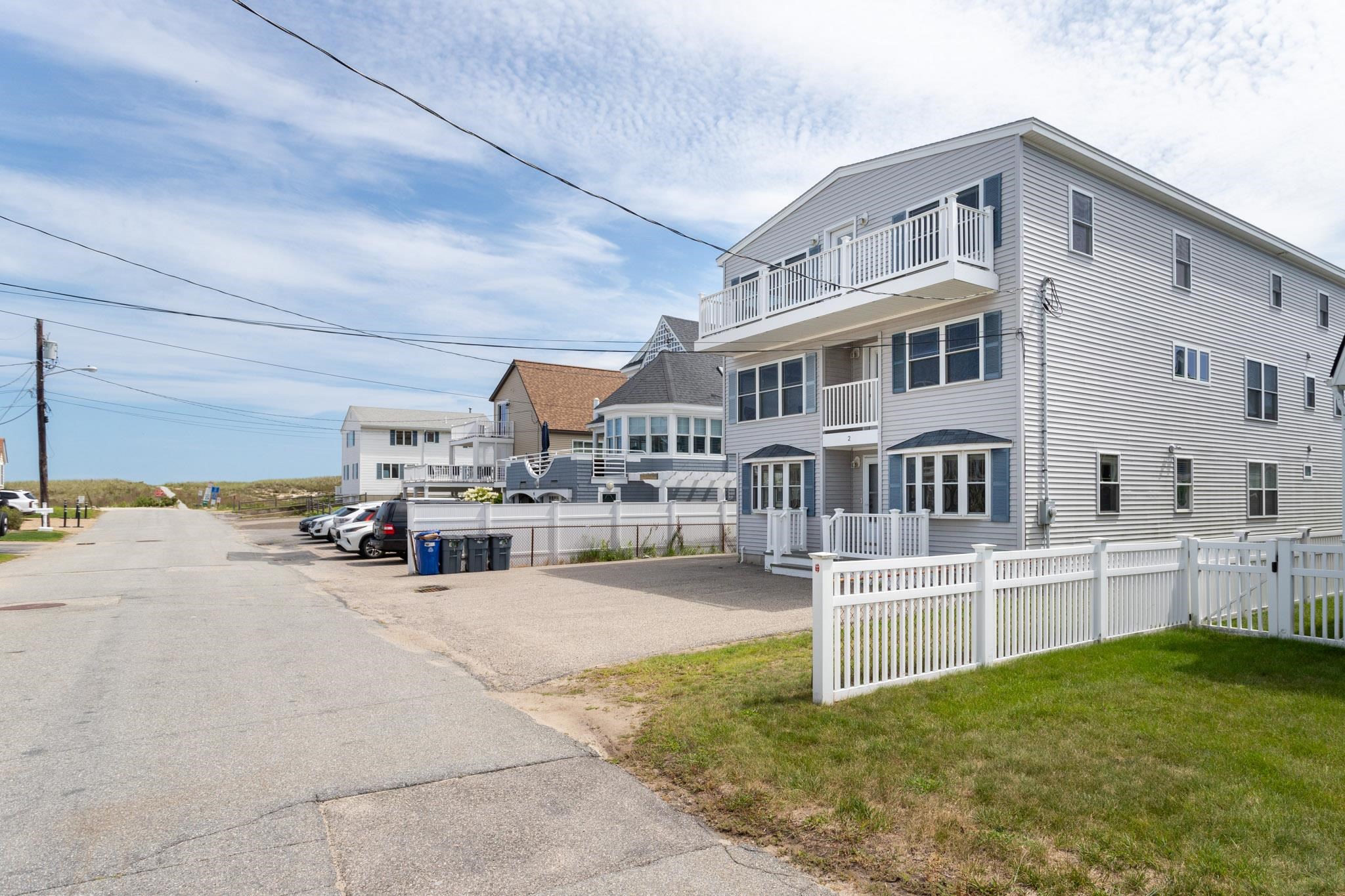 2 Groveland St, Seabrook, NH 03874