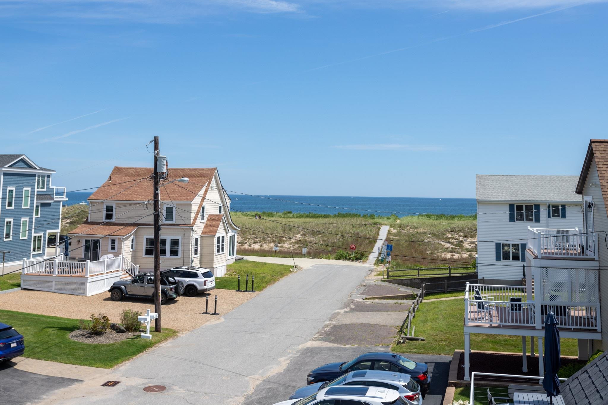 2 Groveland St, Seabrook, NH 03874