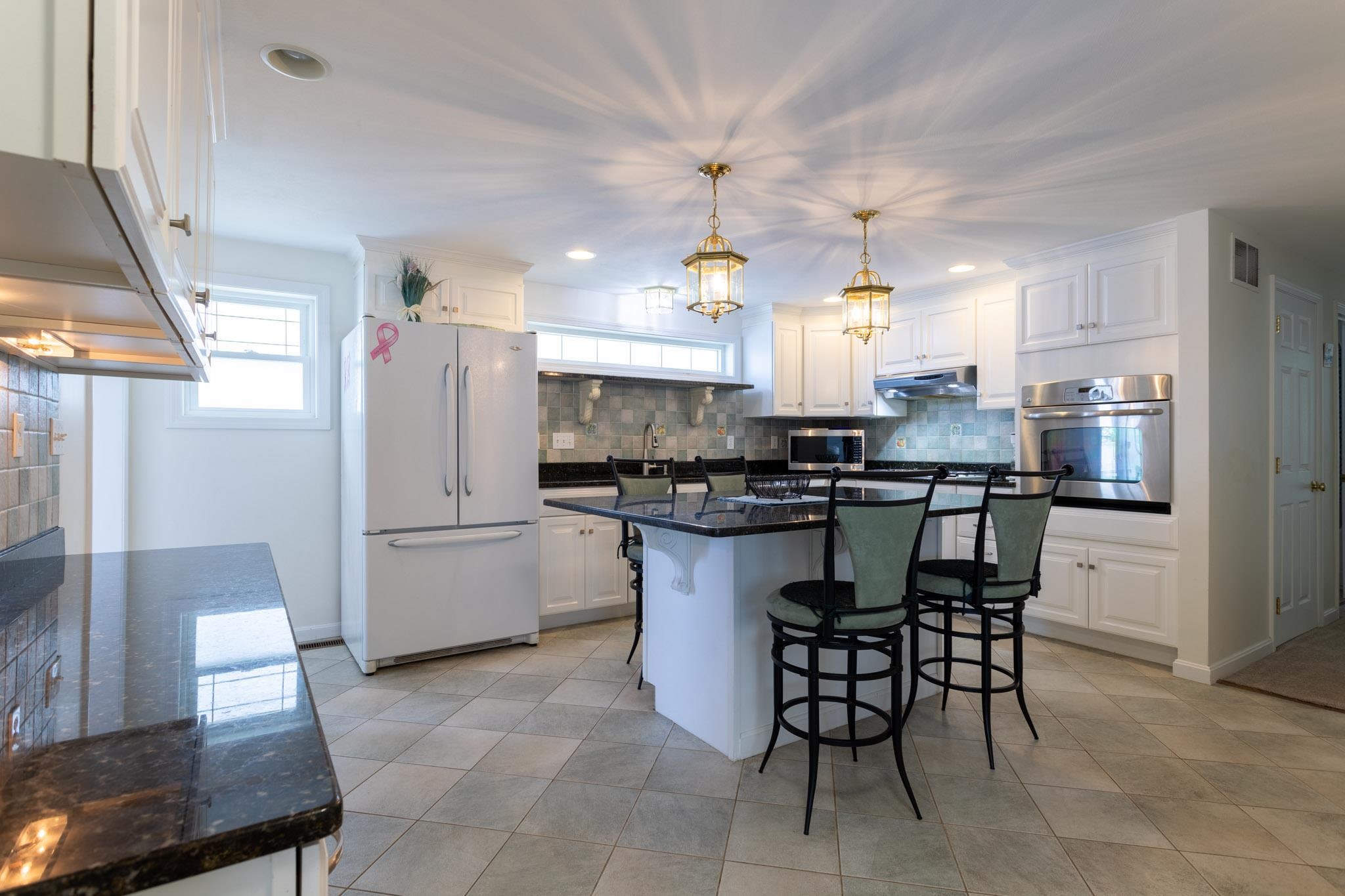 2 Groveland St, Seabrook, NH 03874