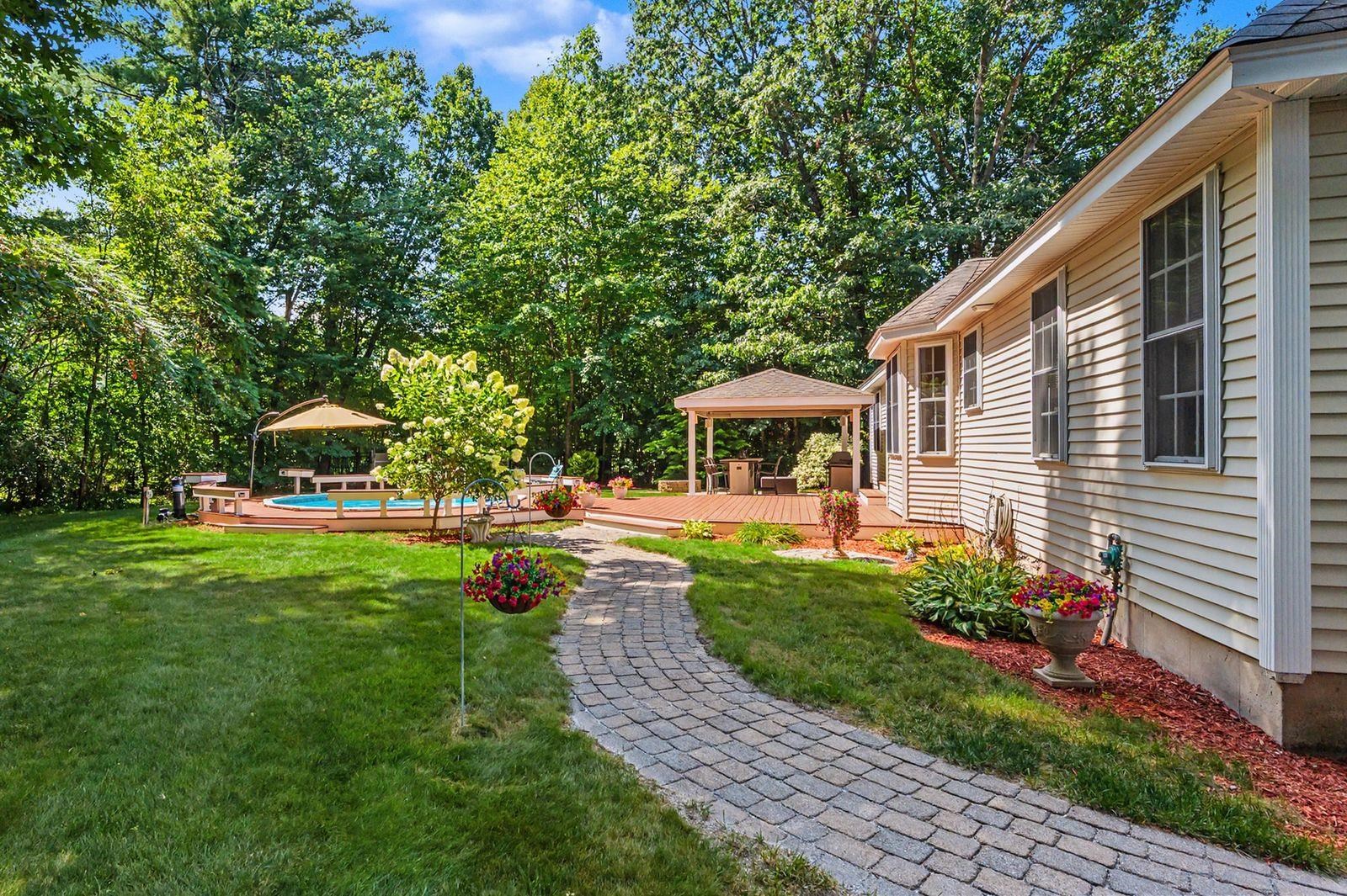 5 Cardinal Cir, Derry, NH 03038