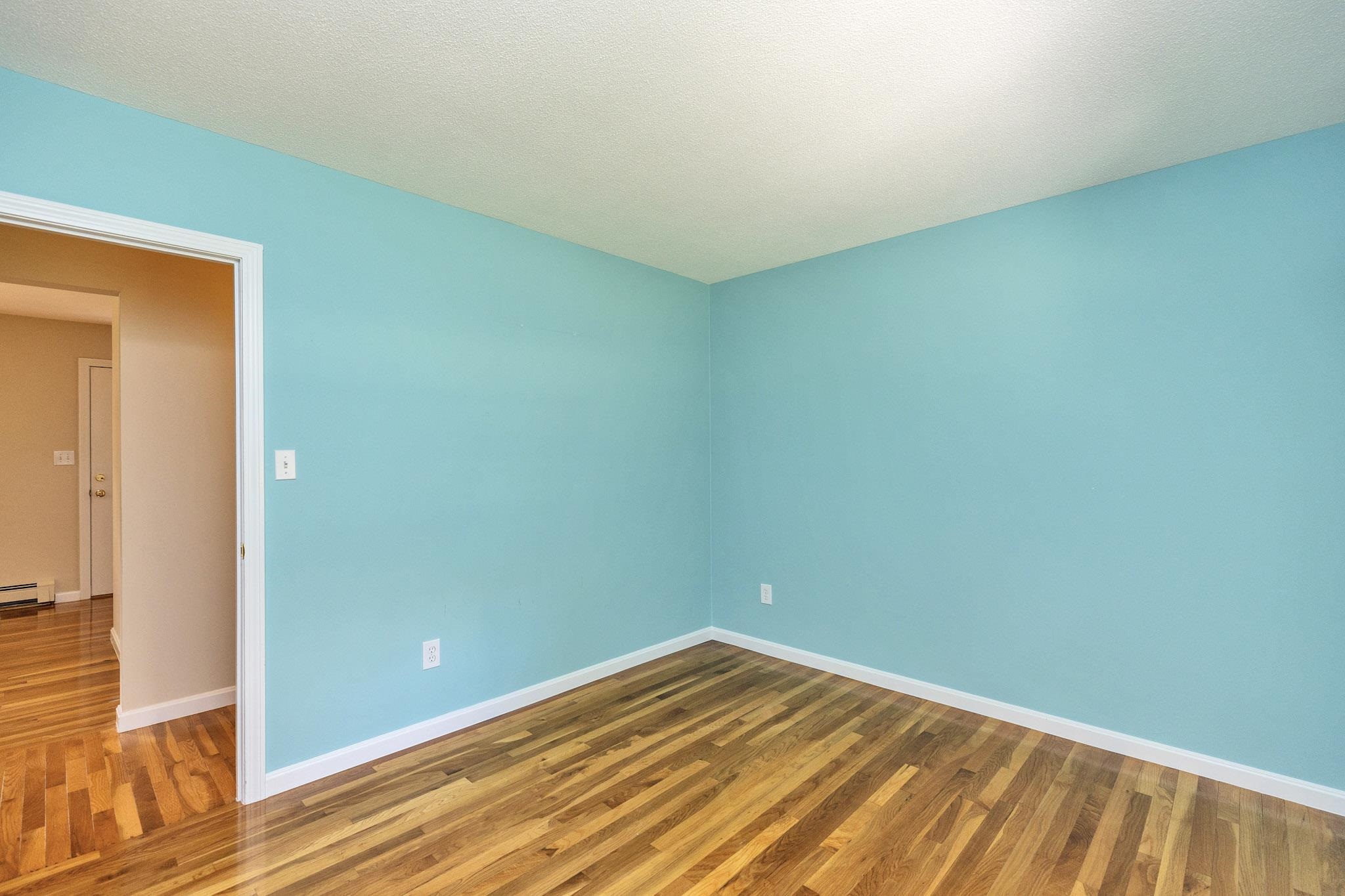 20 Forest Dr, Bedford, NH 03110-6212