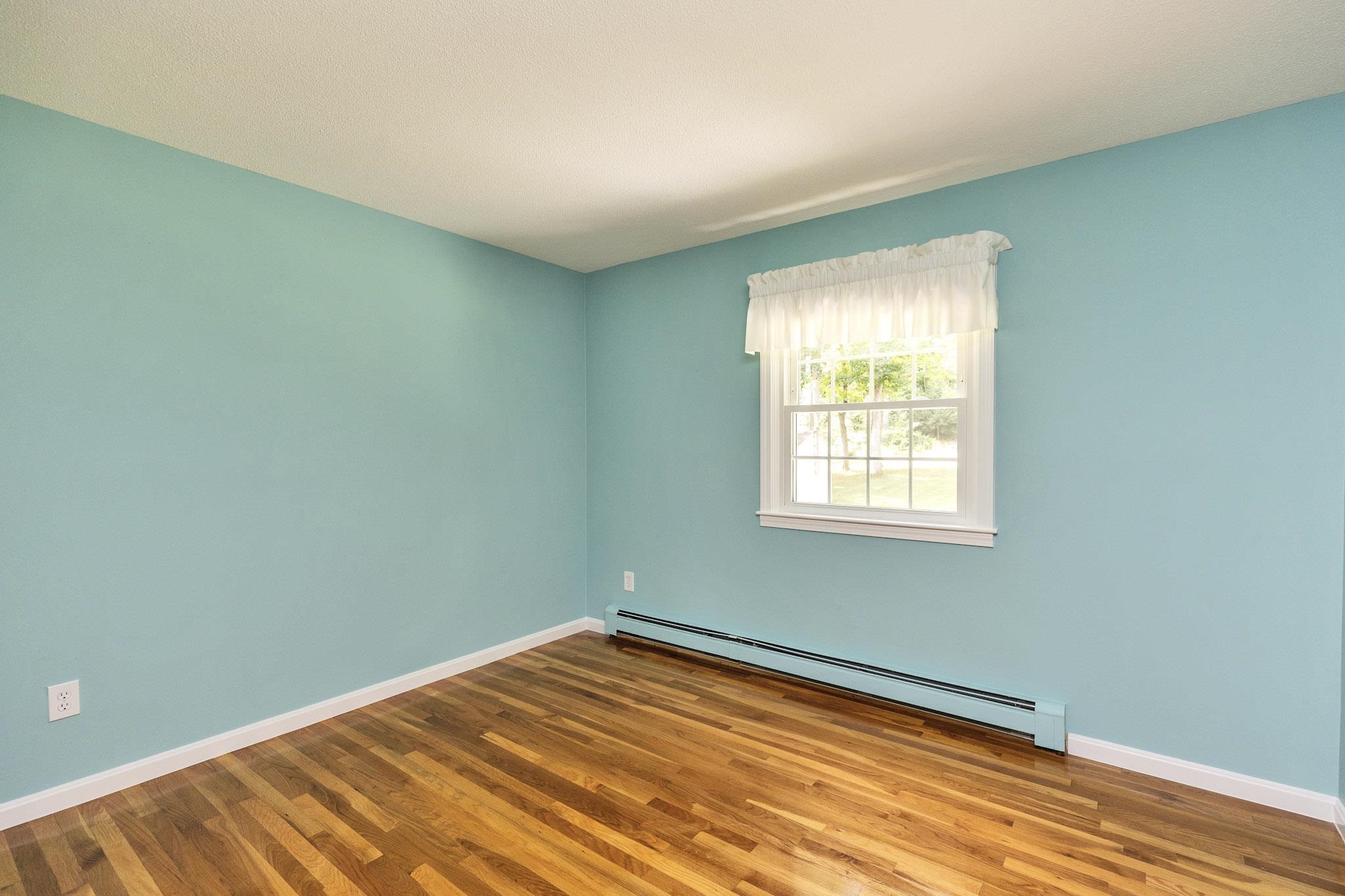 20 Forest Dr, Bedford, NH 03110-6212