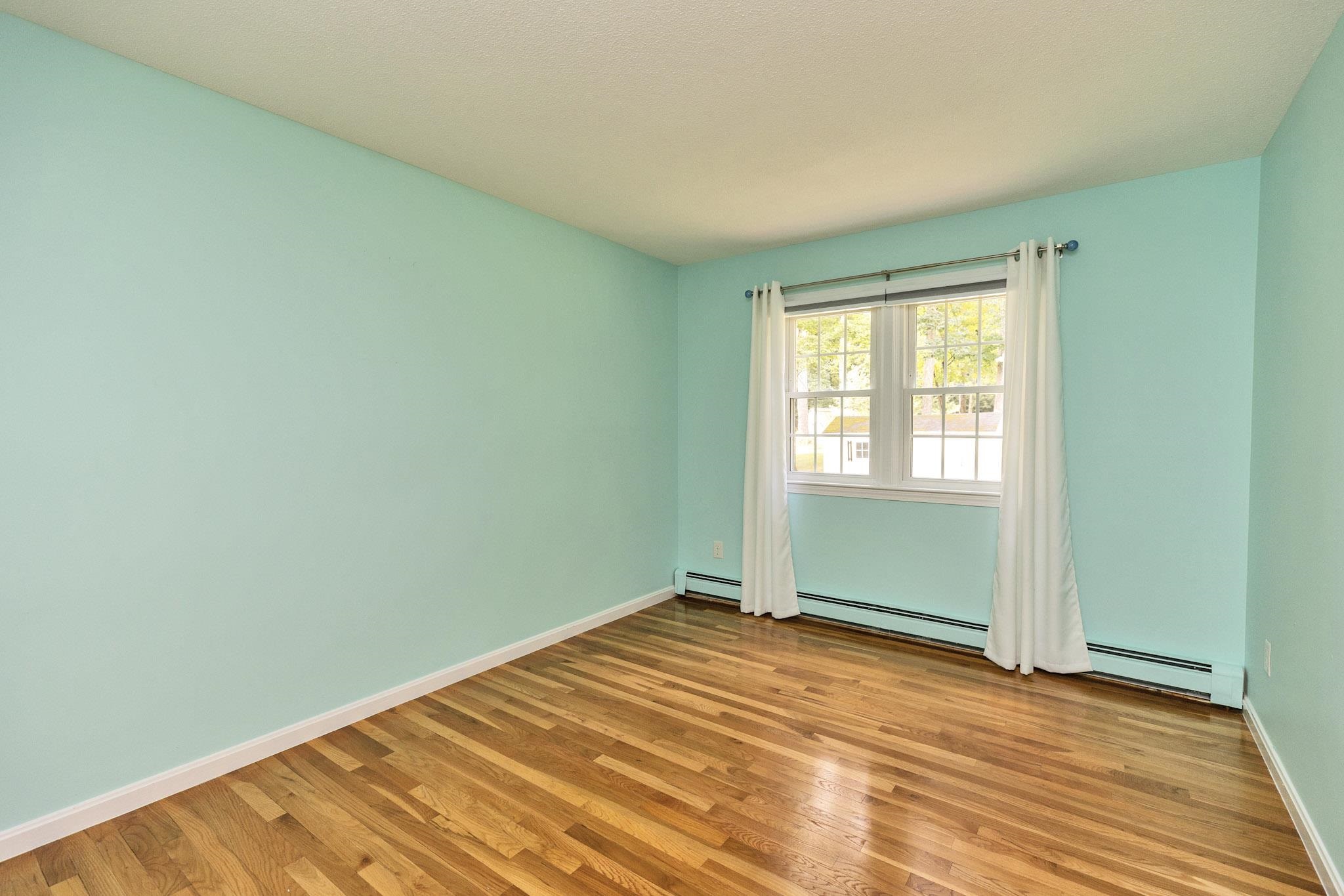20 Forest Dr, Bedford, NH 03110-6212