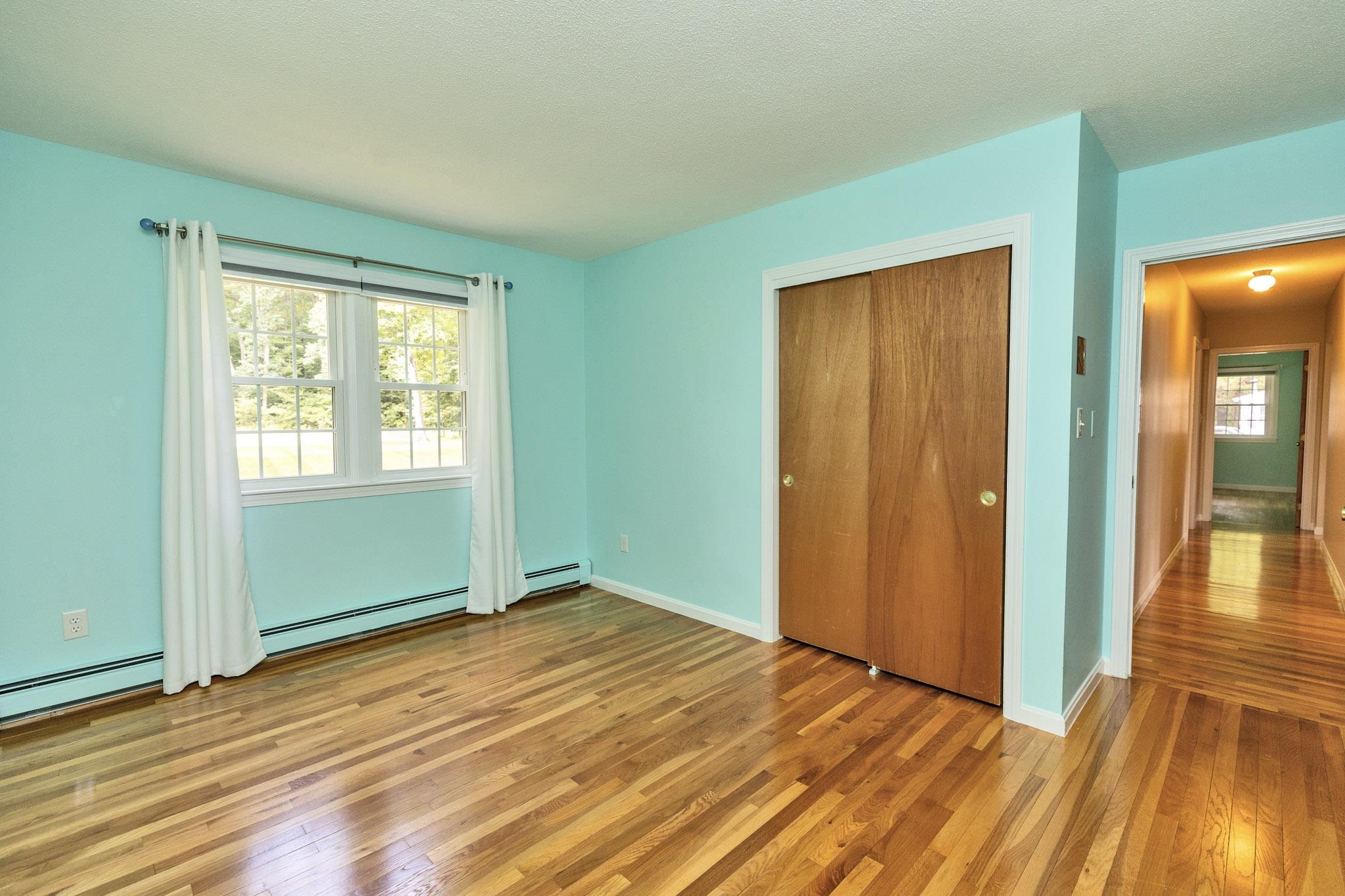20 Forest Dr, Bedford, NH 03110-6212