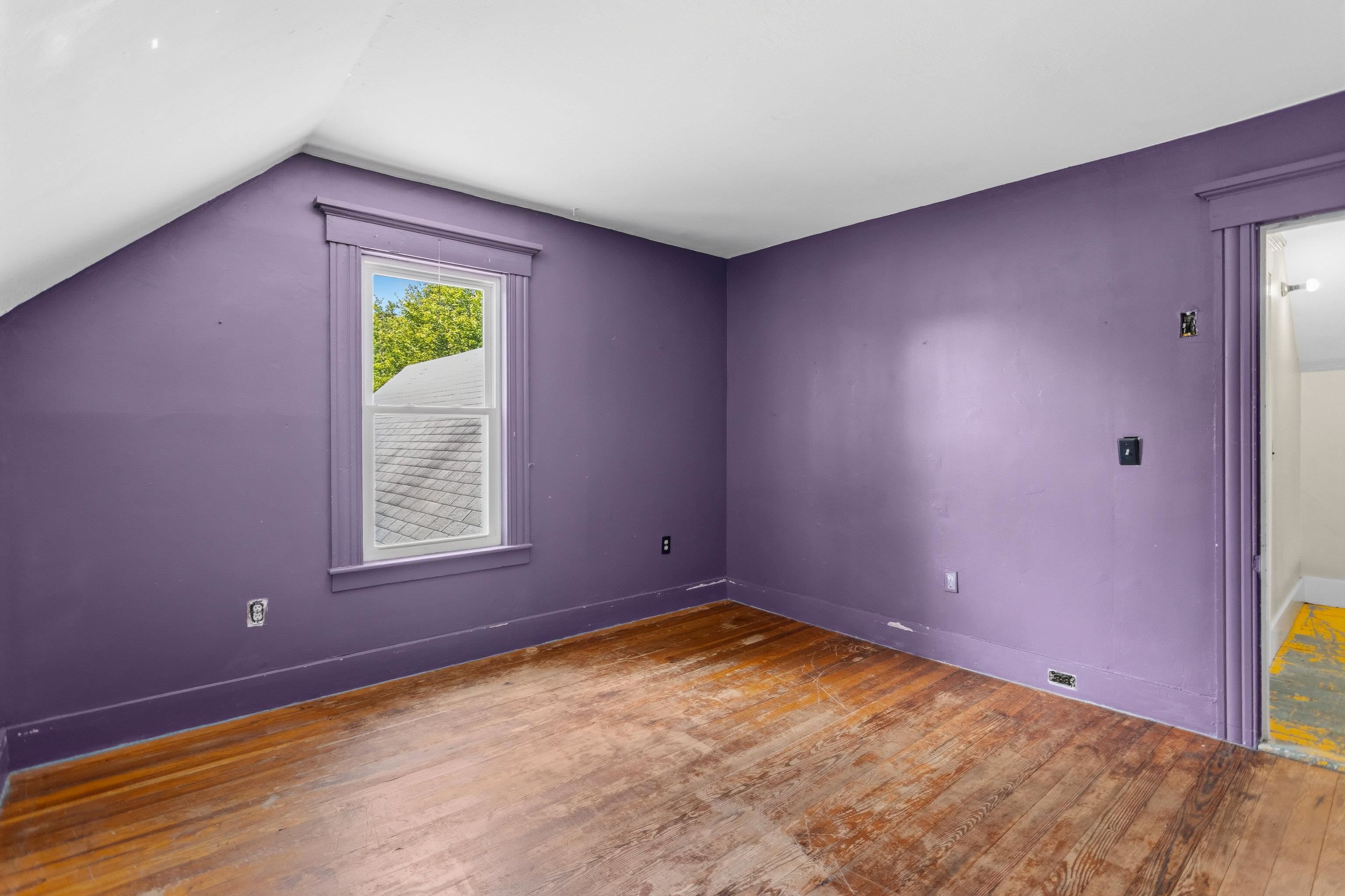 114 Londonderry Turnpike, Manchester, NH 03104