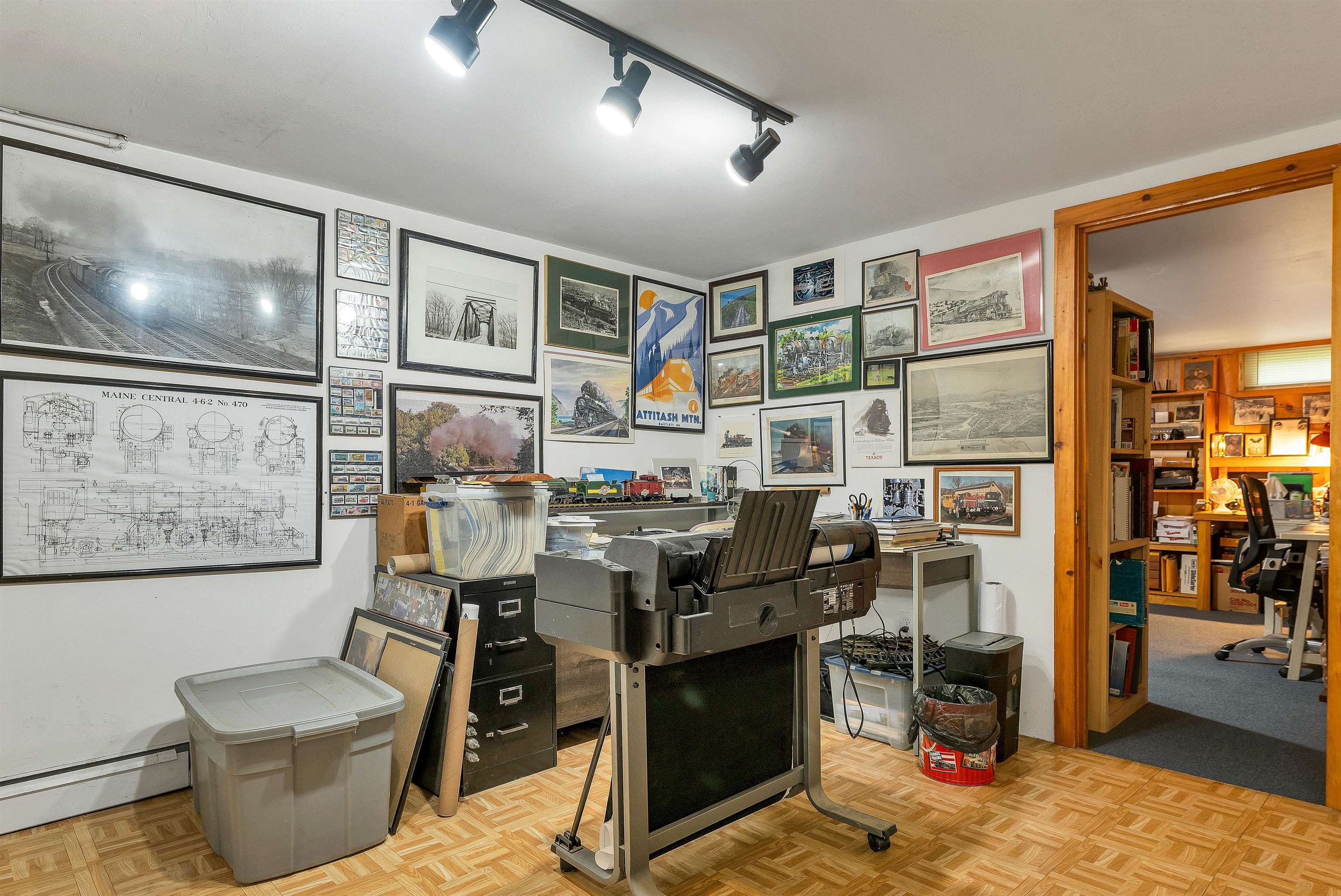 Office and recreation space with a wonderful pellet stove