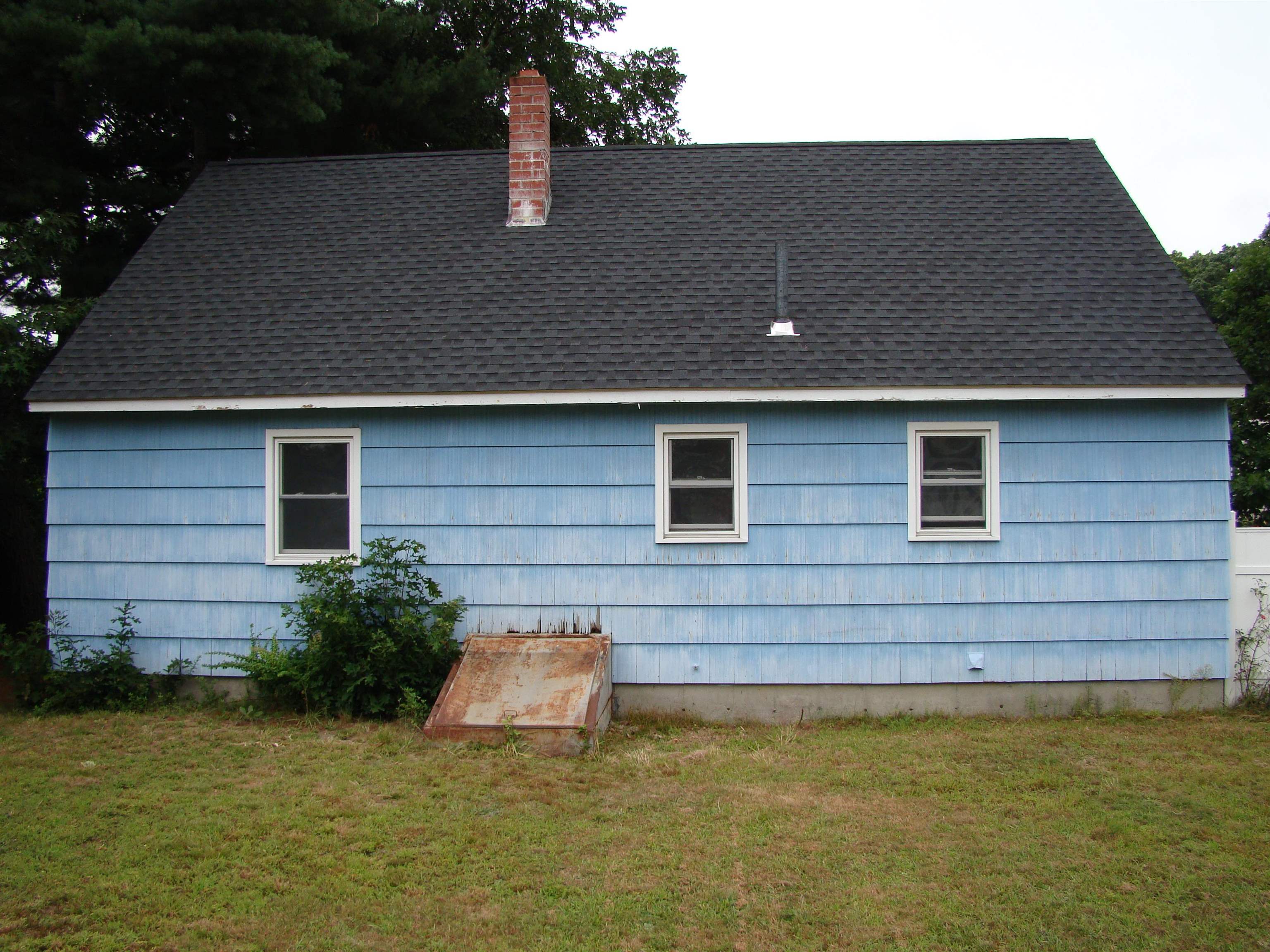 4 Robin Ln, Nashua, NH 03064