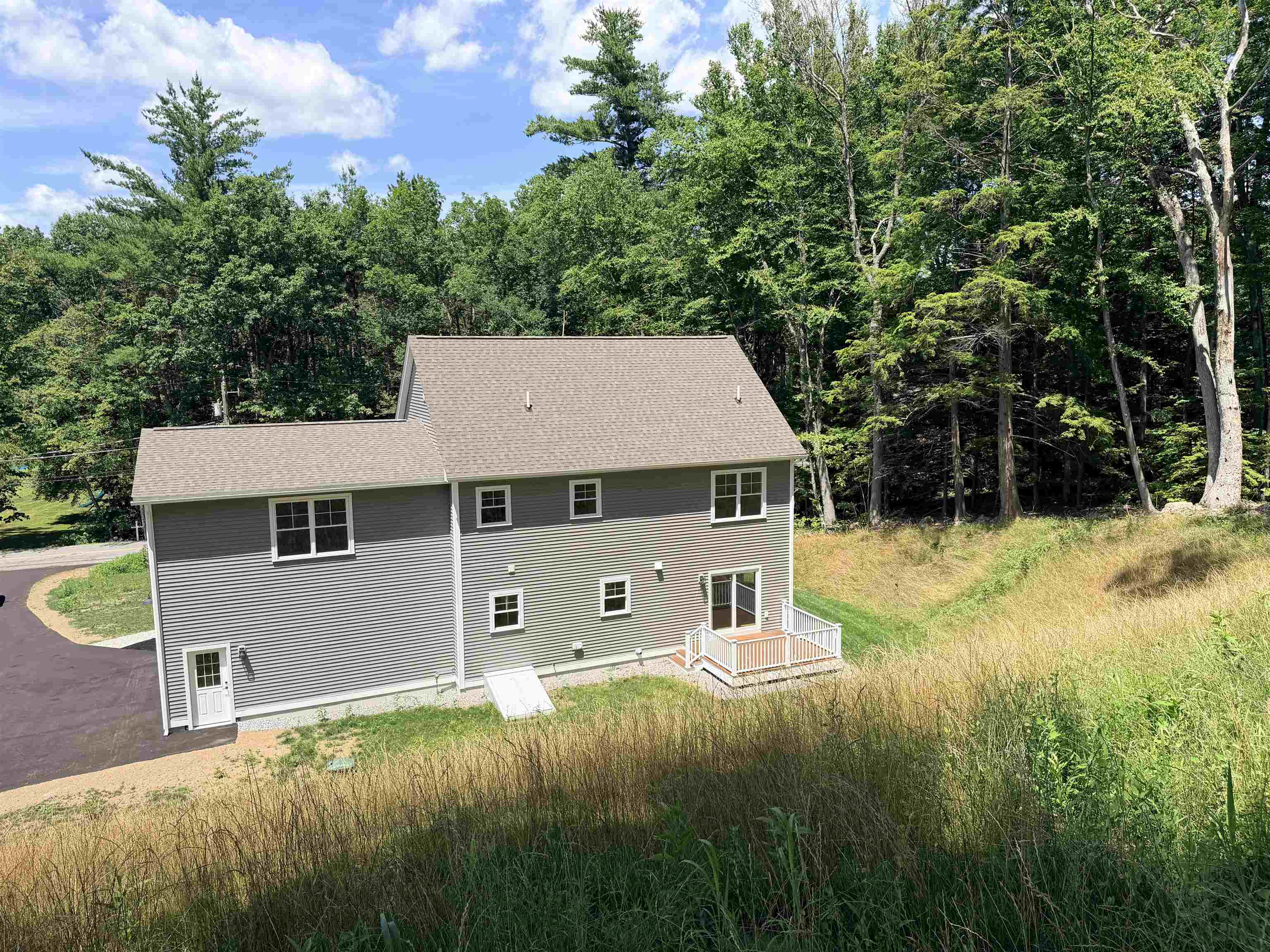 105 Seaverns Bridge Rd, Merrimack, NH 03054