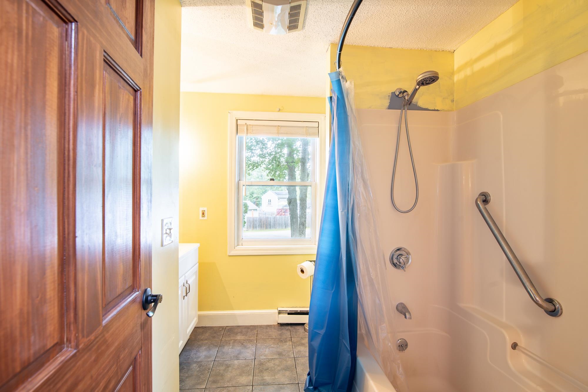 4 Birchwood Ave, Rochester, NH 03867