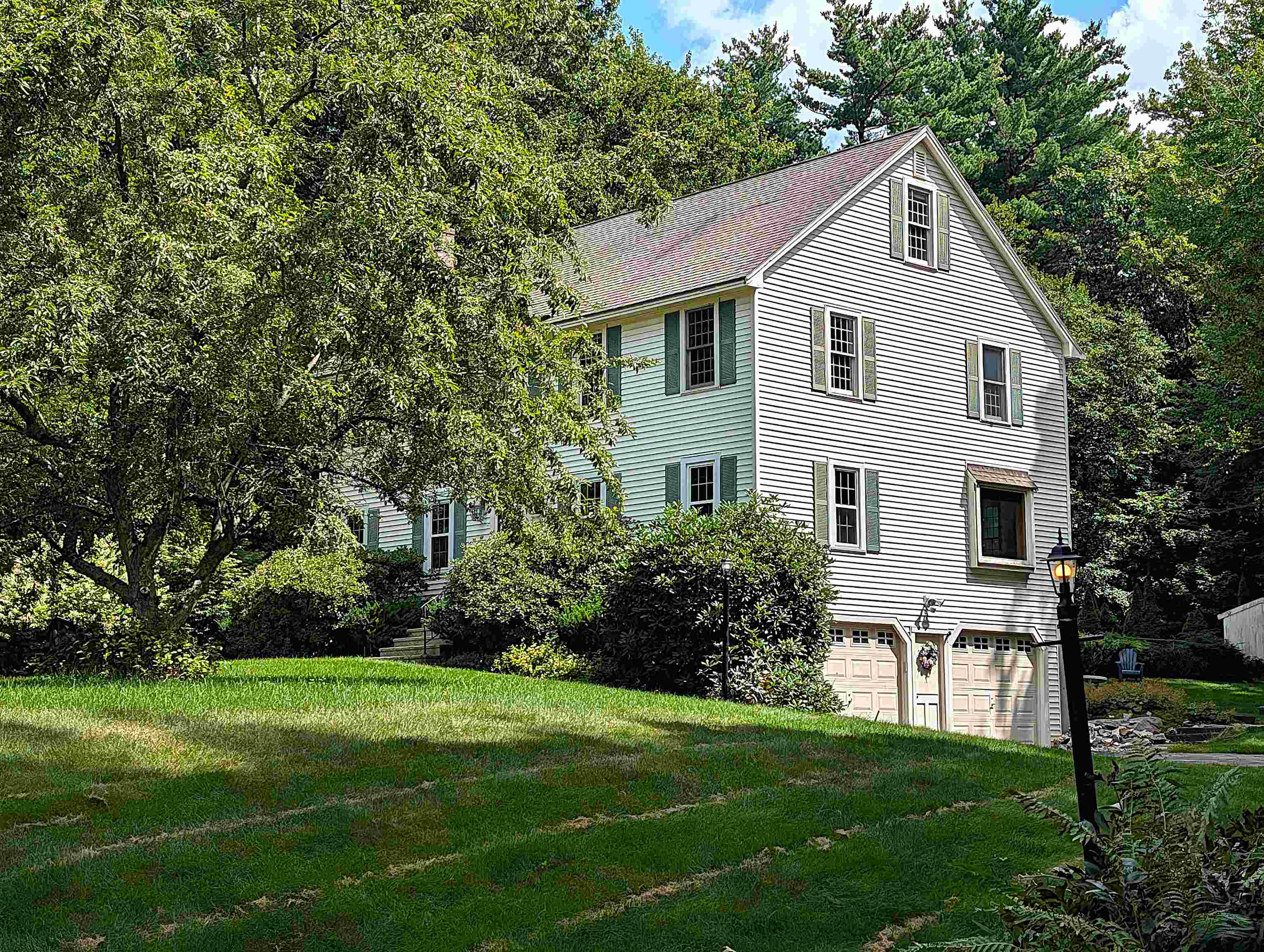 2 Nutfield Dr, Londonderry, NH 03053