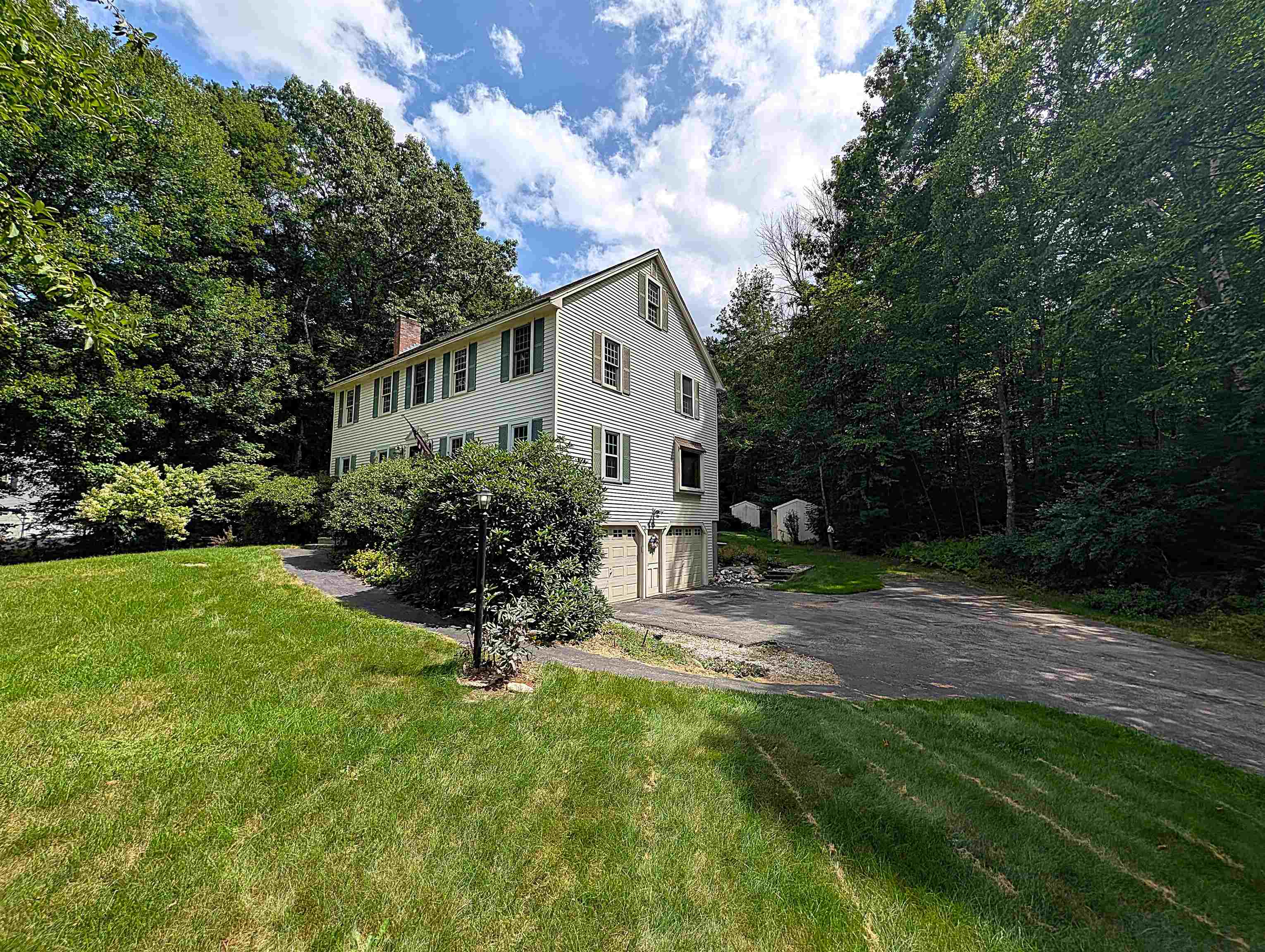 2 Nutfield Dr, Londonderry, NH 03053