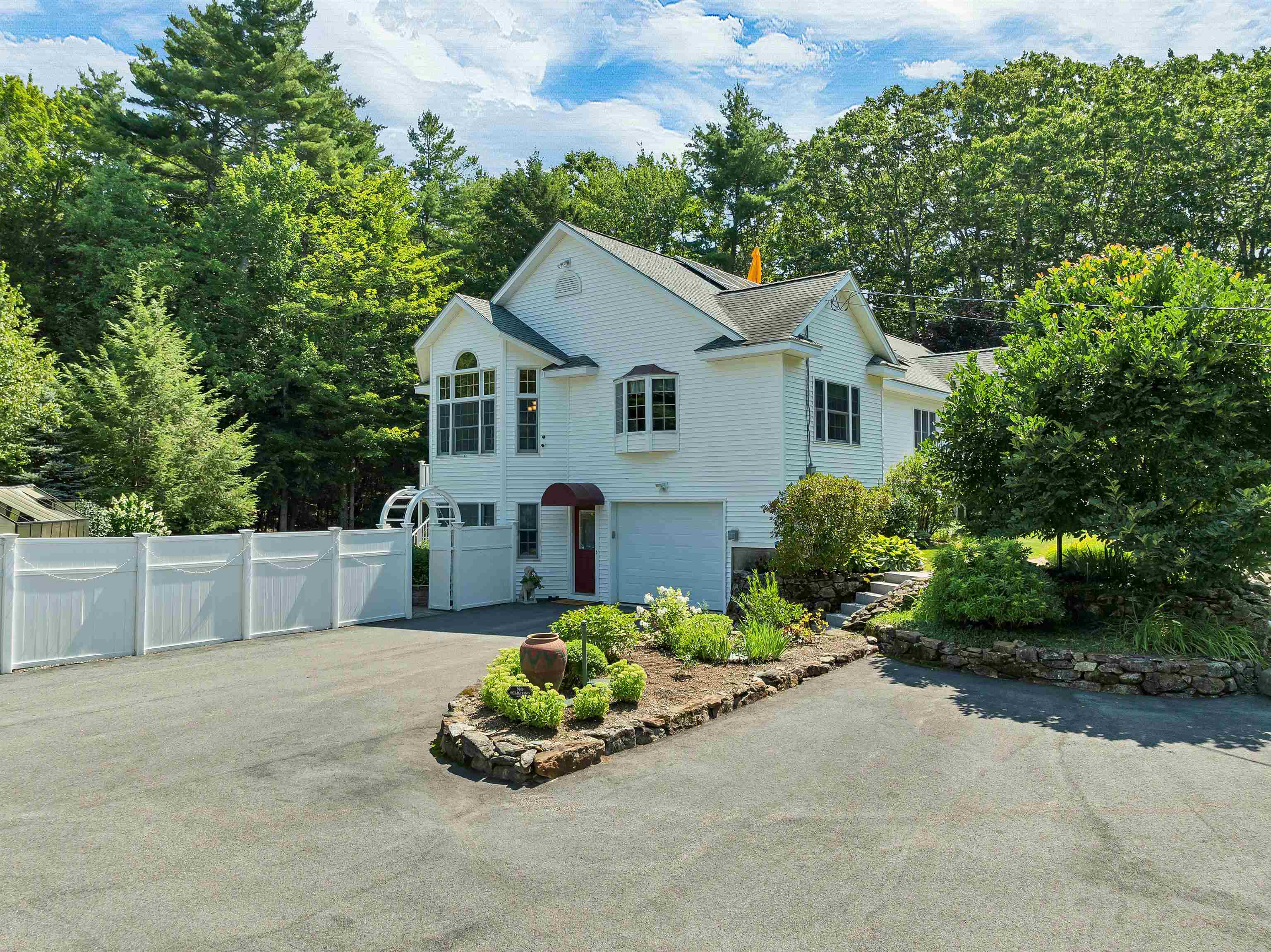 143 Middle Rd, Tuftonboro, NH 03816