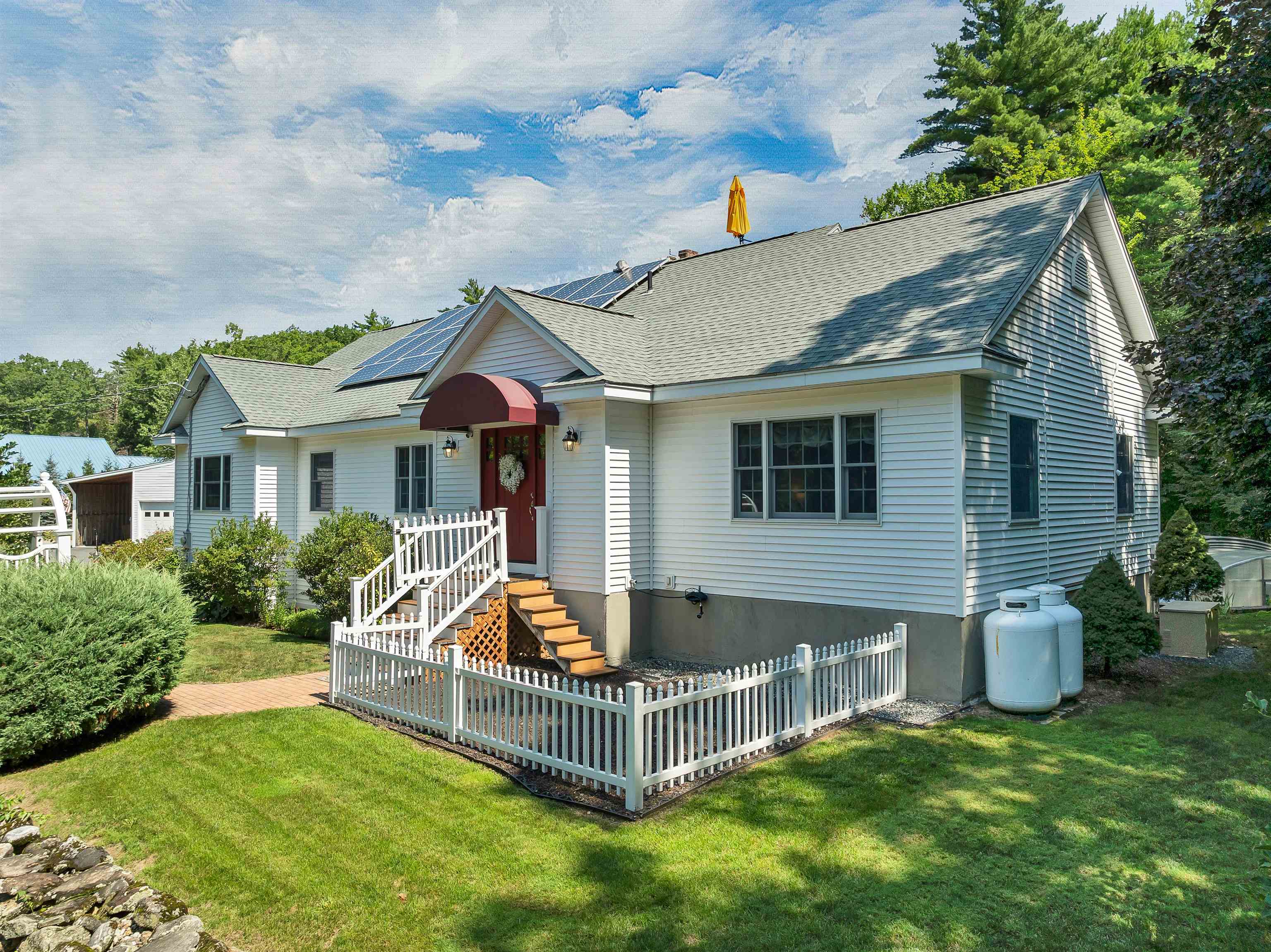 143 Middle Rd, Tuftonboro, NH 03816