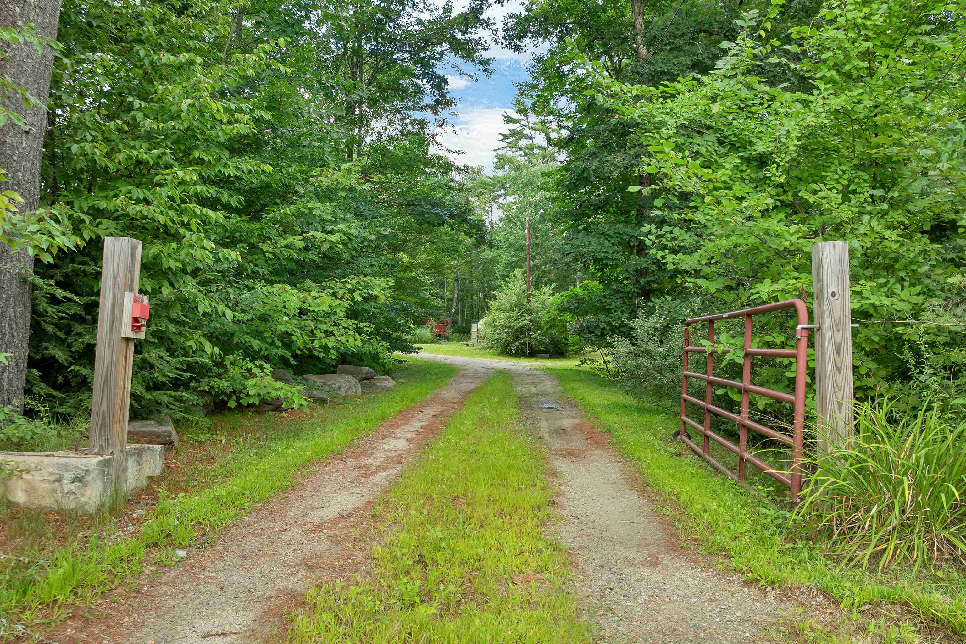 2100 - 2102 Dover Rd, Epsom, NH 03234
