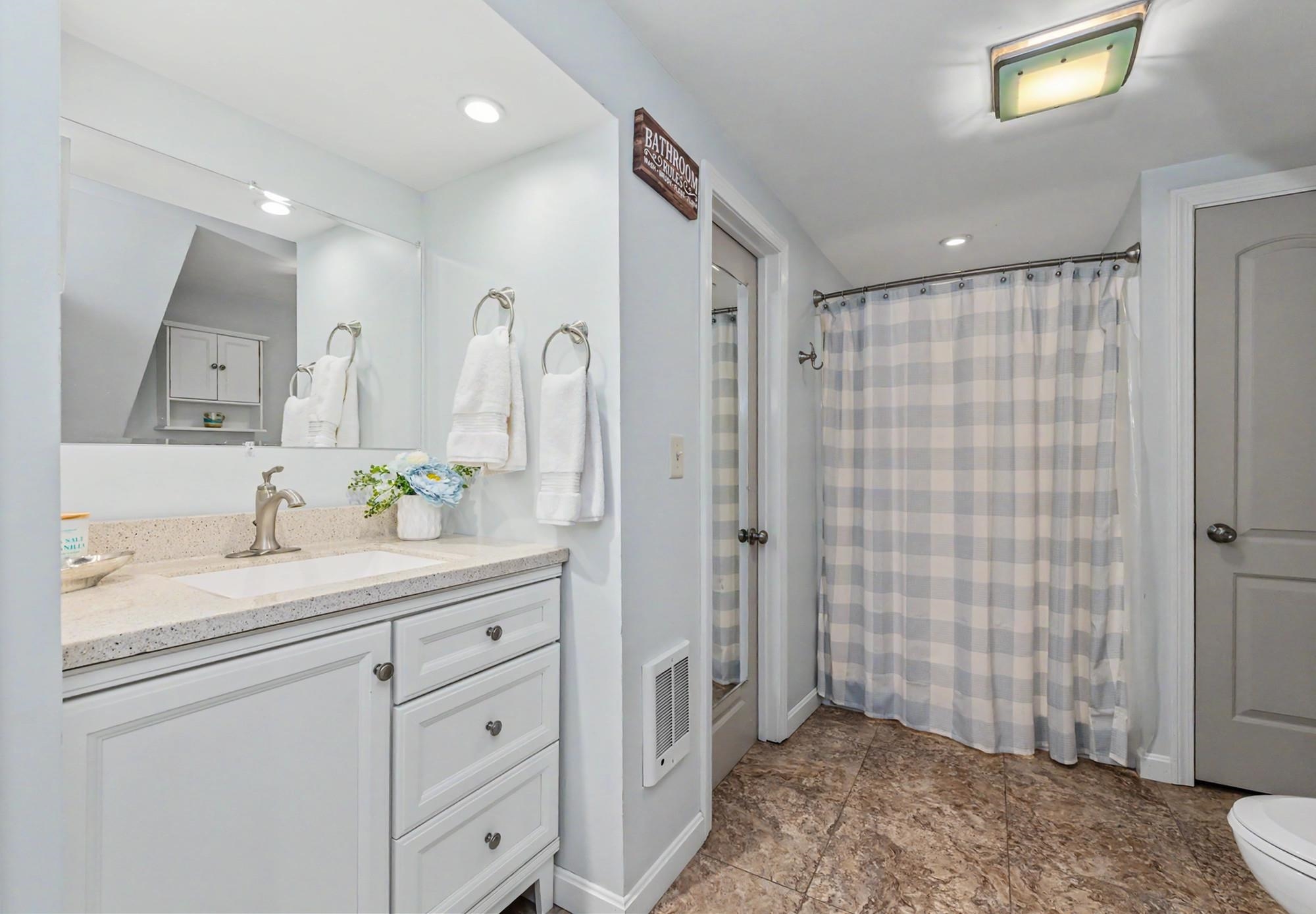 26 Hawthorne Dr, Atkinson, NH 03811