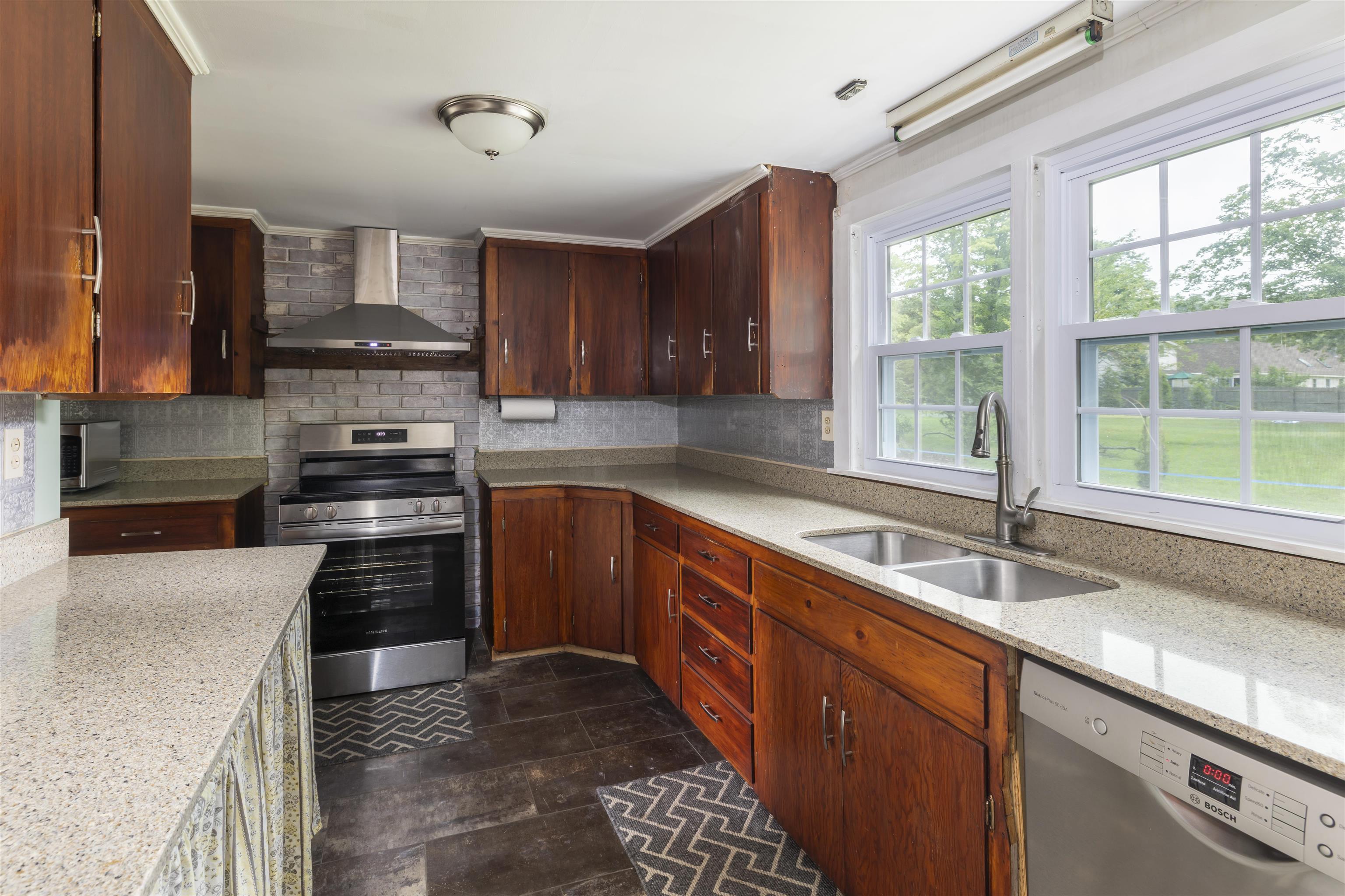 8 Cilley Ln, Bradford, NH 03221