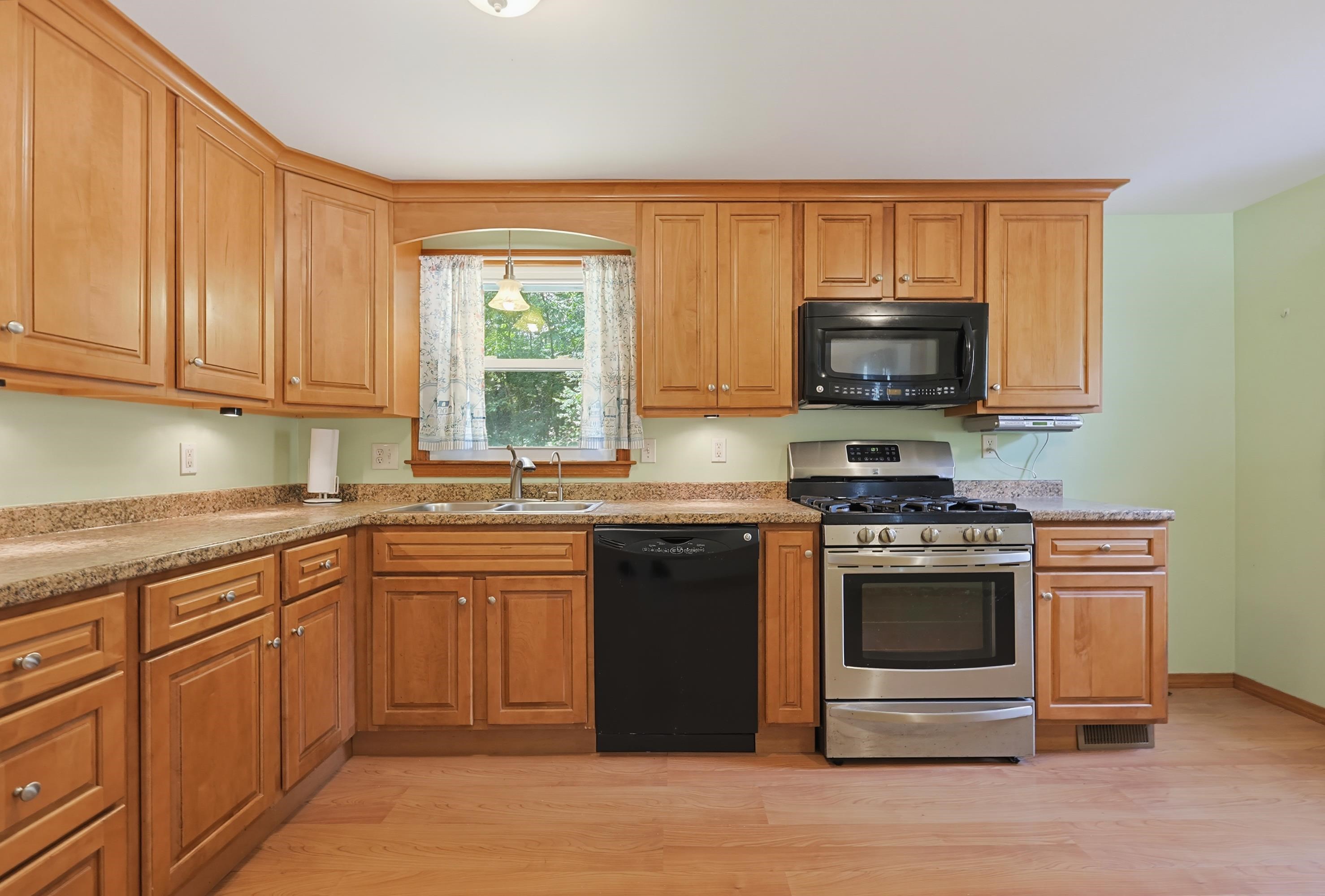 38 Waterville Dr, Merrimack, NH 03054