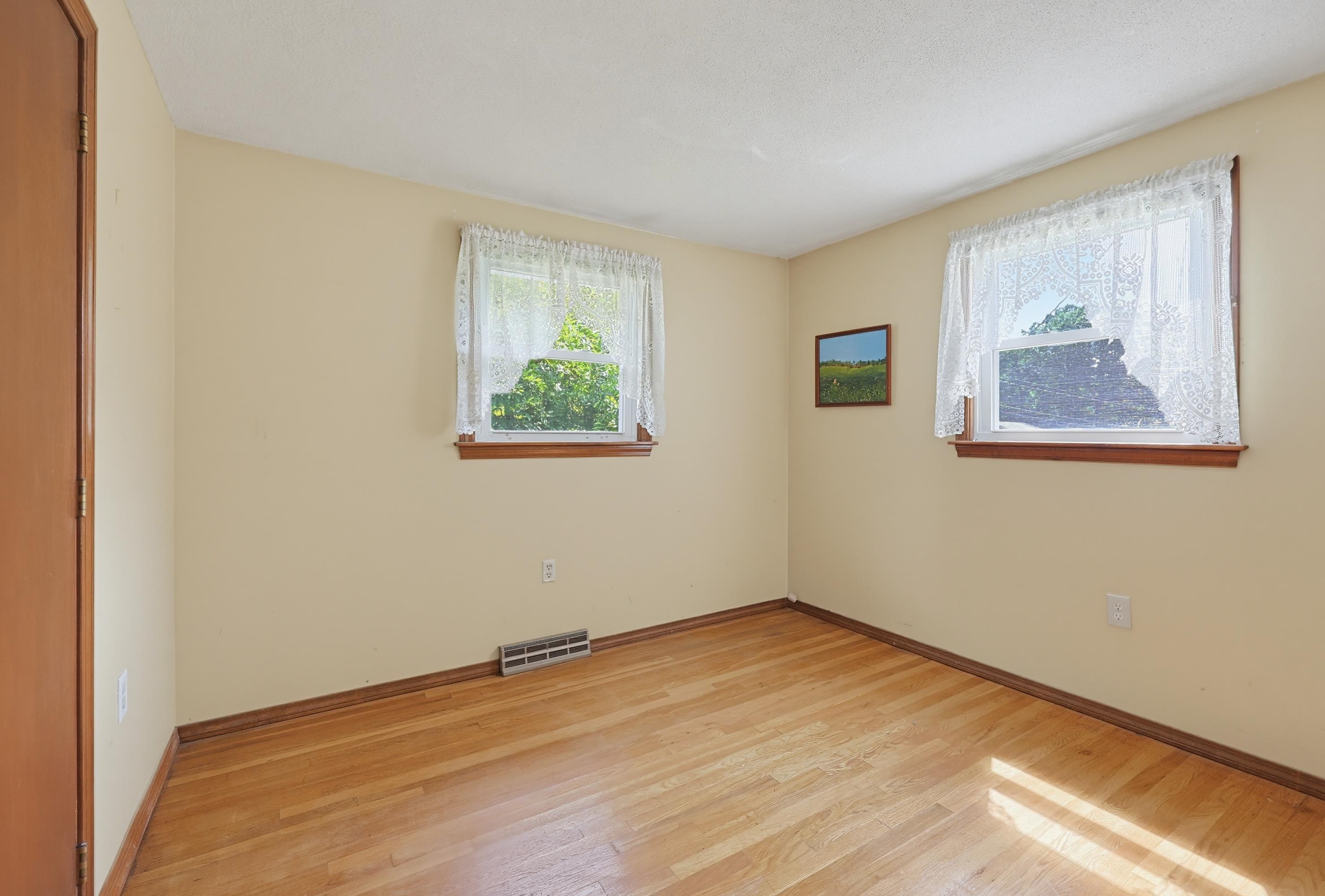 Photo 16 of 40