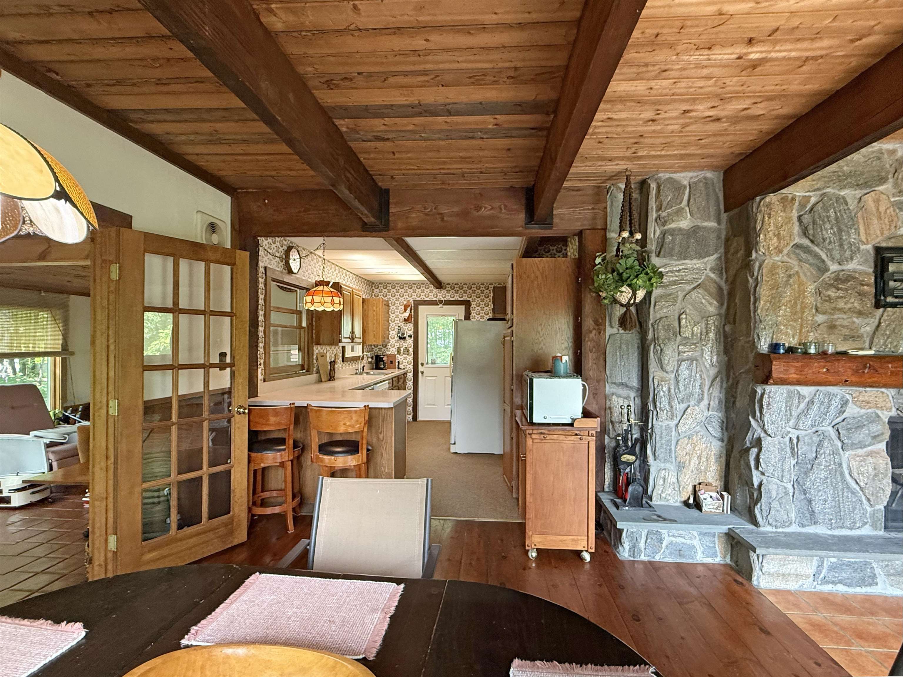 Dining to Kitchen