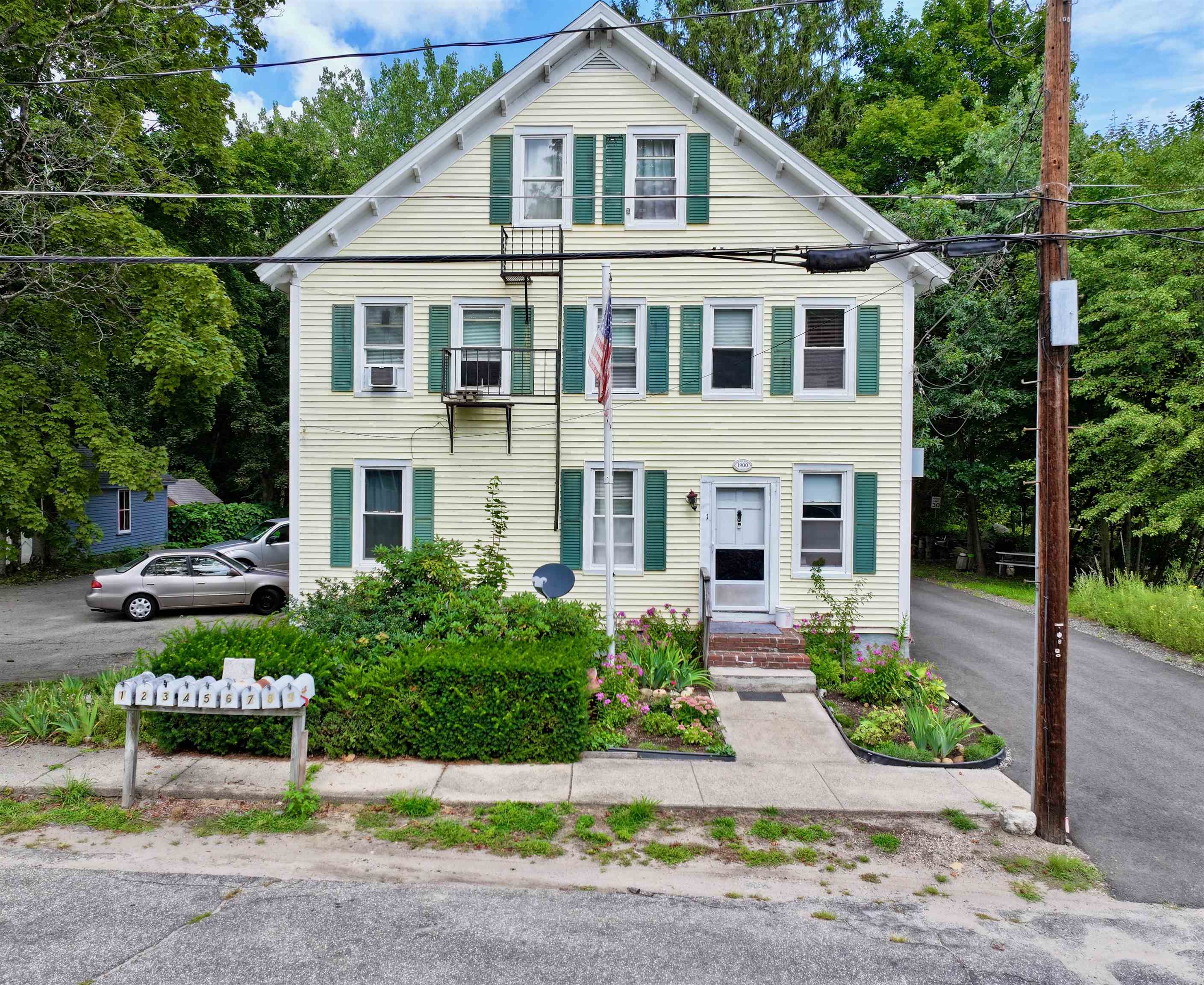 22 Railroad Ave, Merrimack, NH 03054