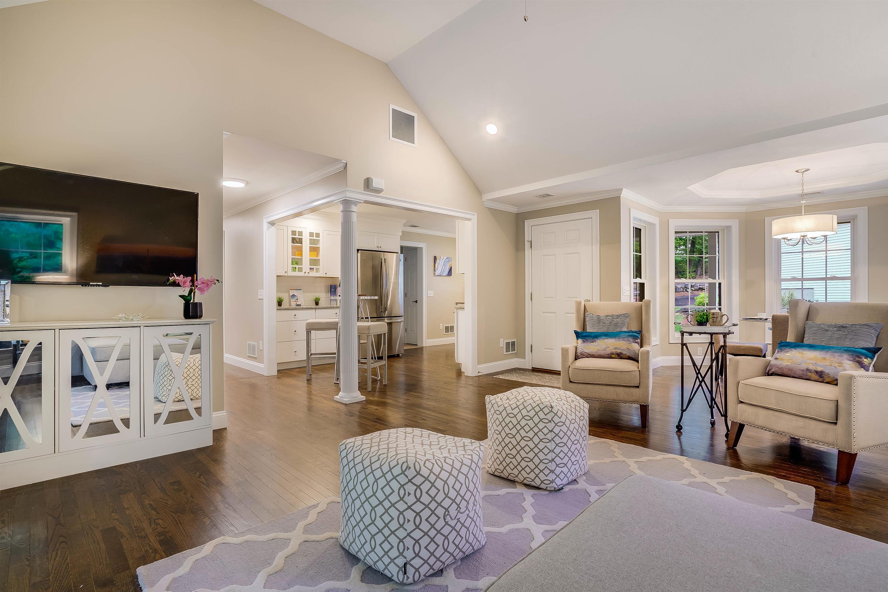 8 Sapling Ln, Sandown, NH 03873