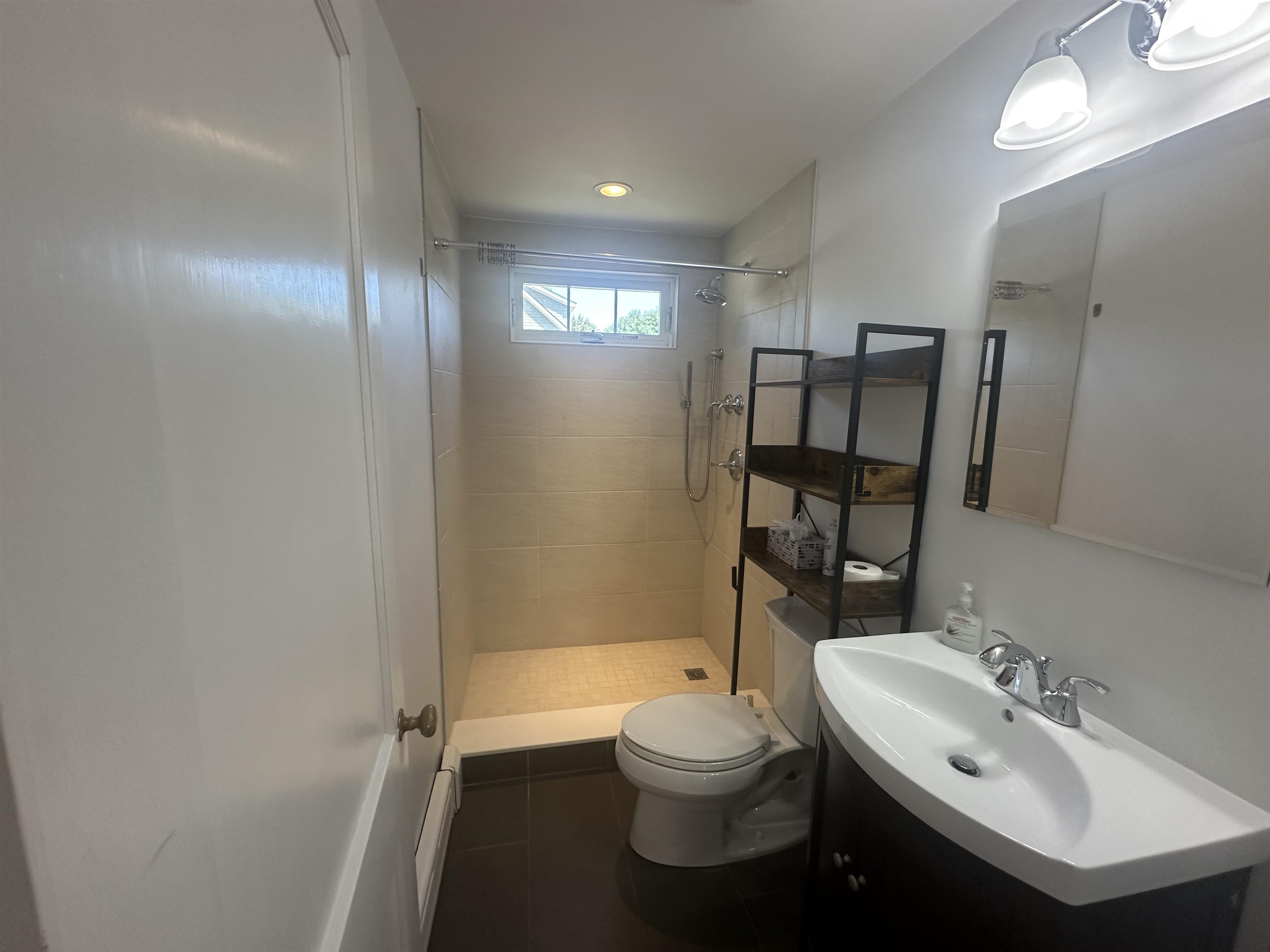 411 Cutts Ave, Portsmouth, NH 03801