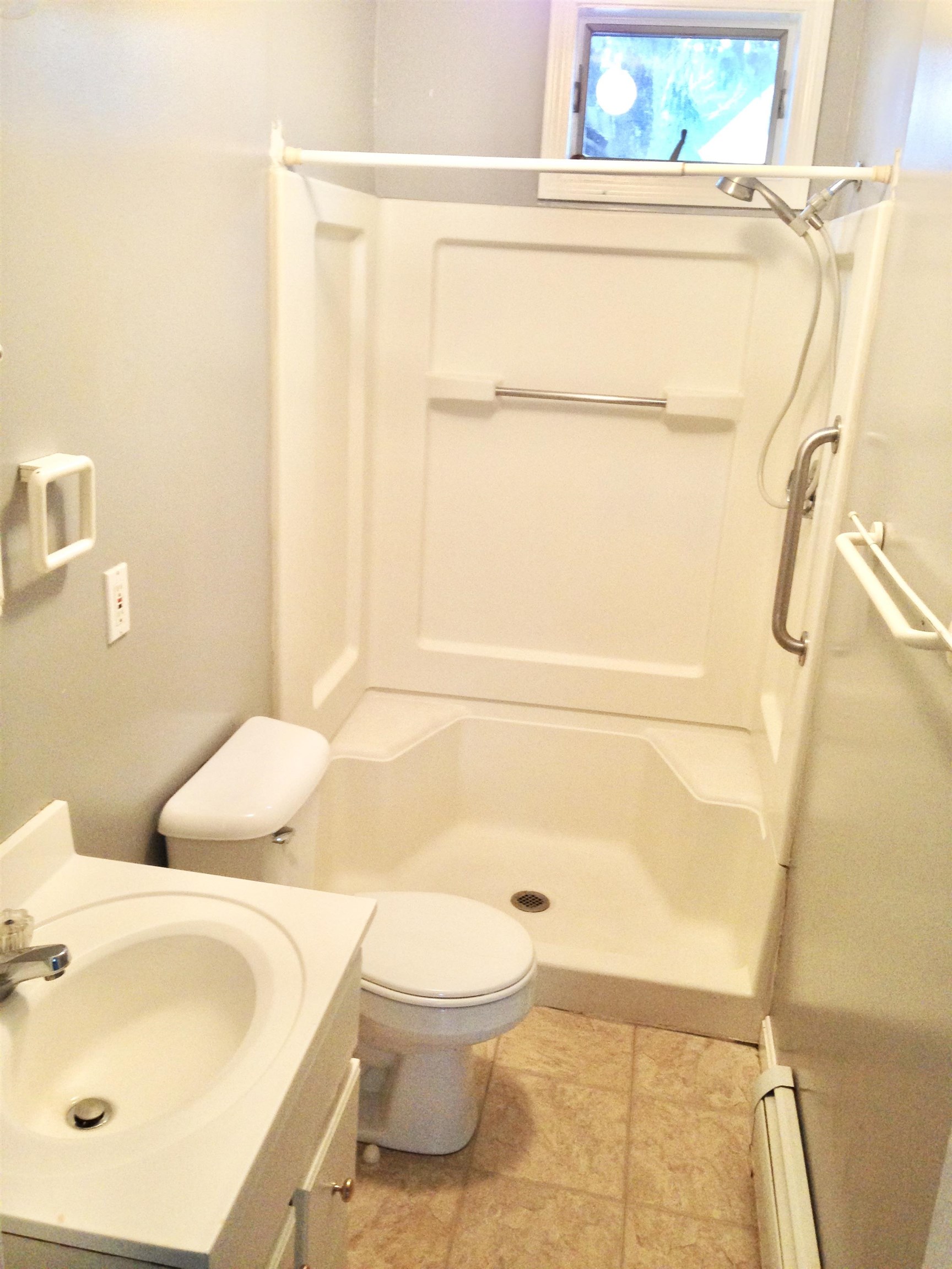 14 Sterling Ave, Manchester, NH 03103