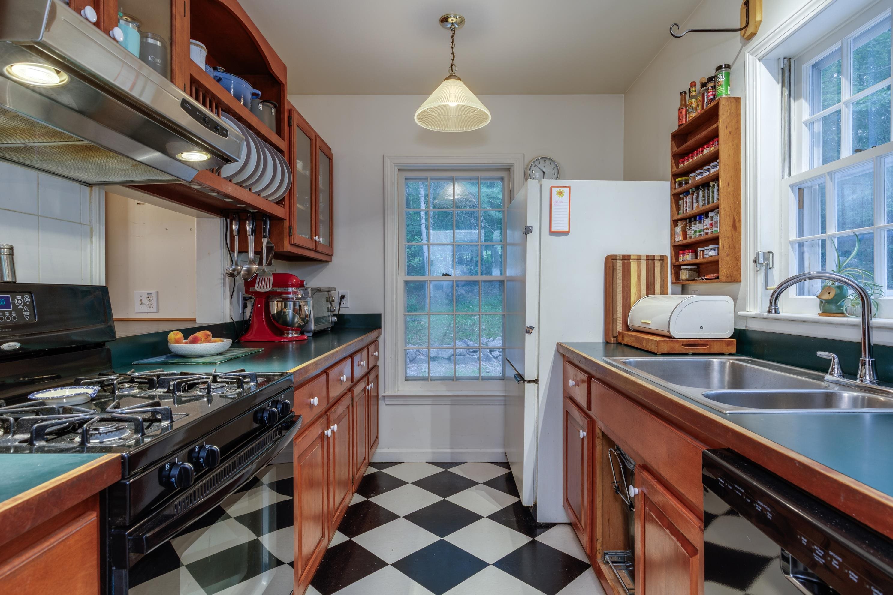 616 Tyler Rd, Webster, NH 03303