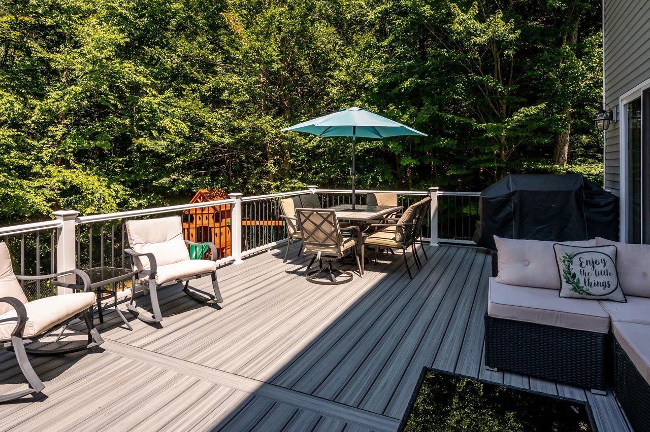 195 Ridgetop Ln, Henniker, NH 03242