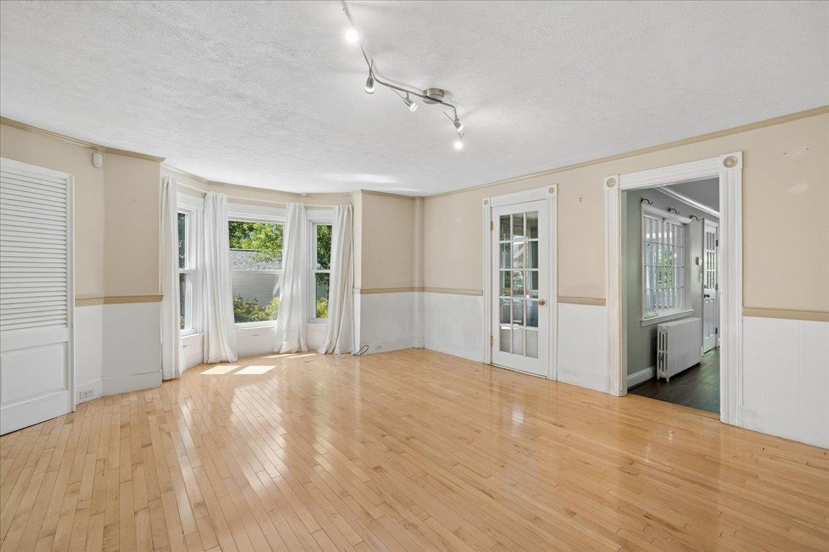 564 River Rd, Manchester, NH 03104