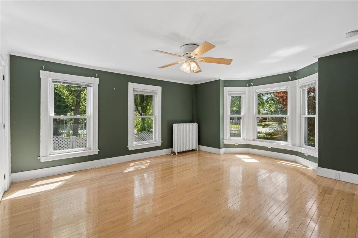 564 River Rd, Manchester, NH 03104