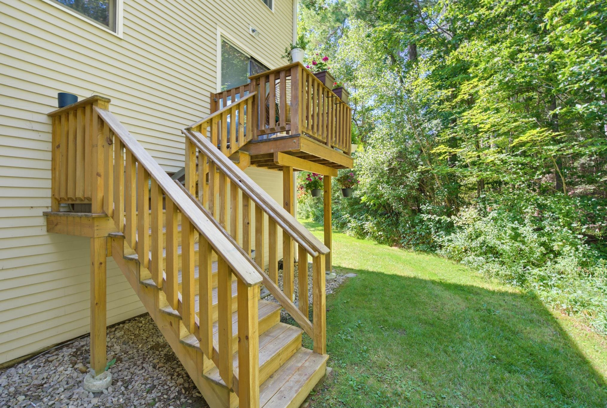 7 Fords Landing Dr, Dover, NH 03820