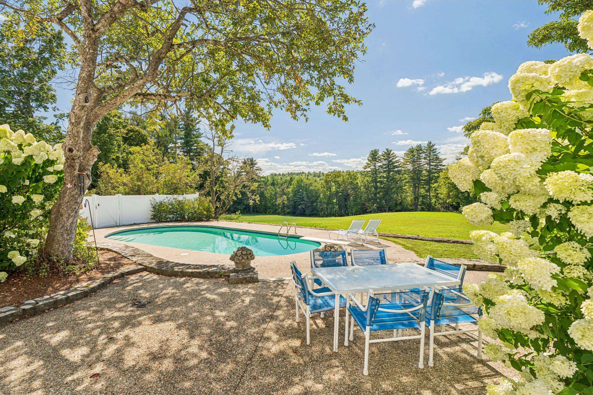 Slider from kitchen to pool and patio