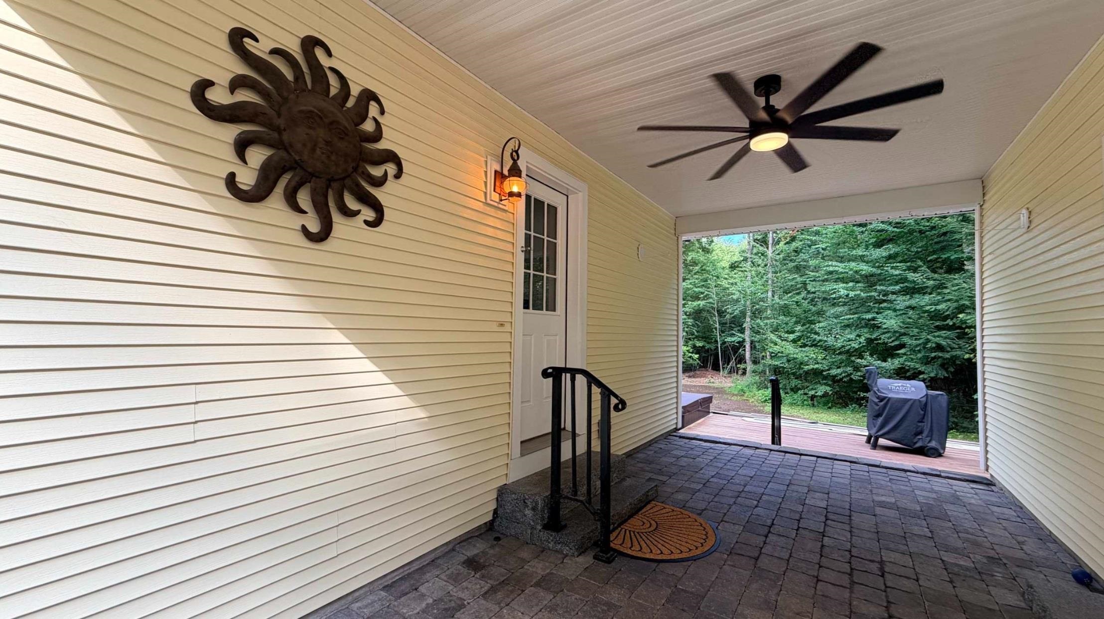 97 Royal Range Rd, Sandown, NH 03873