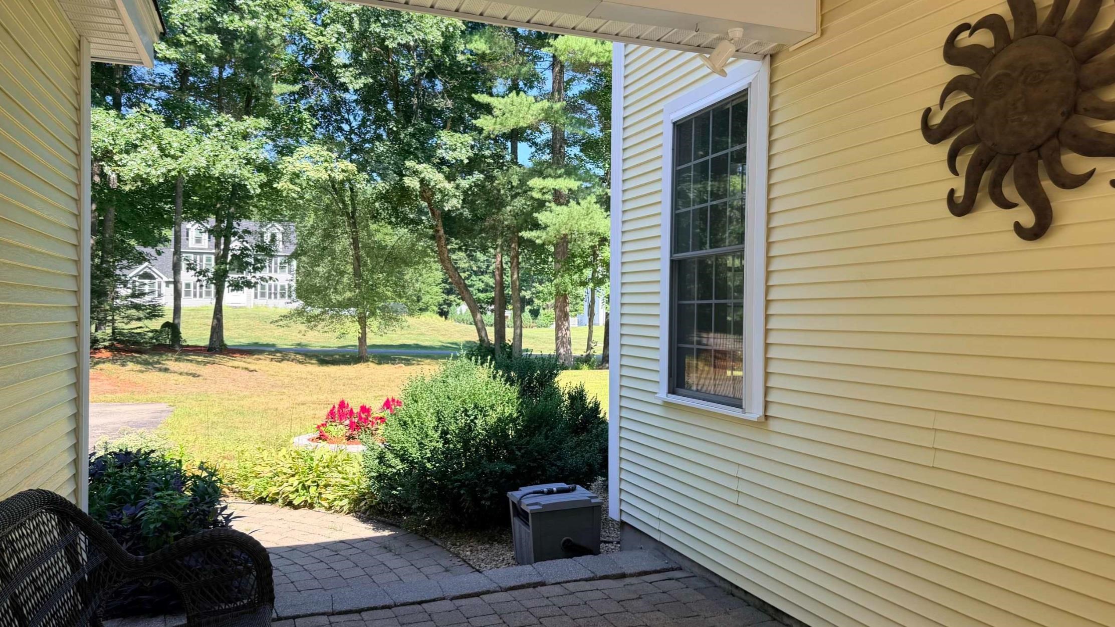 97 Royal Range Rd, Sandown, NH 03873