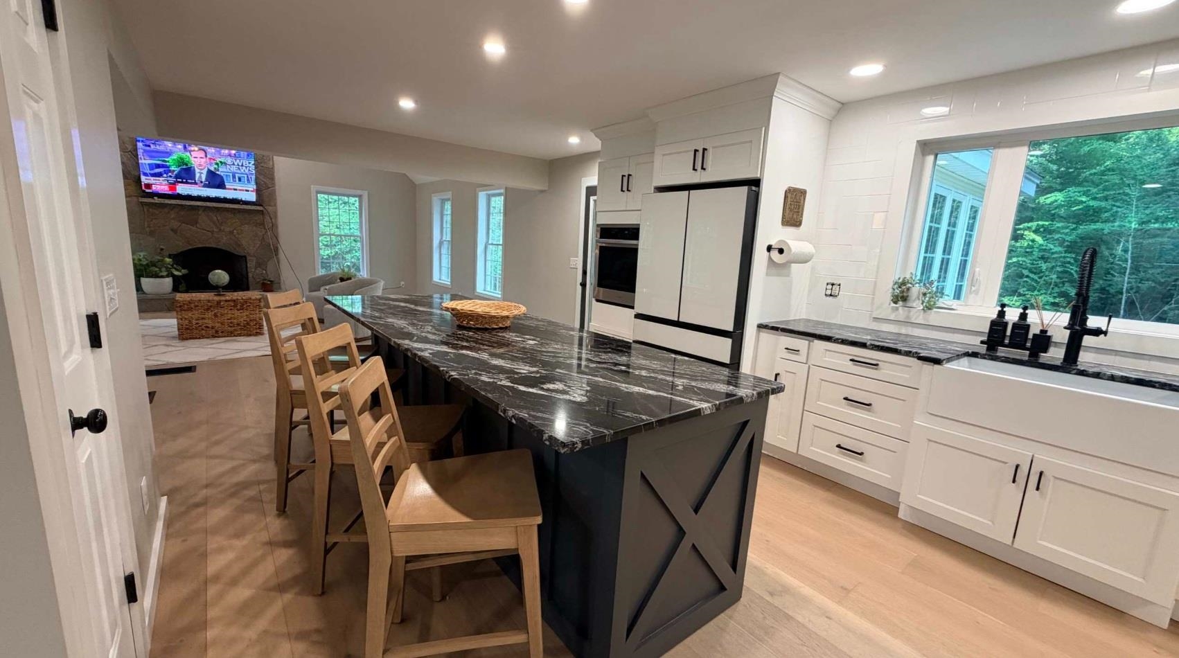 97 Royal Range Rd, Sandown, NH 03873