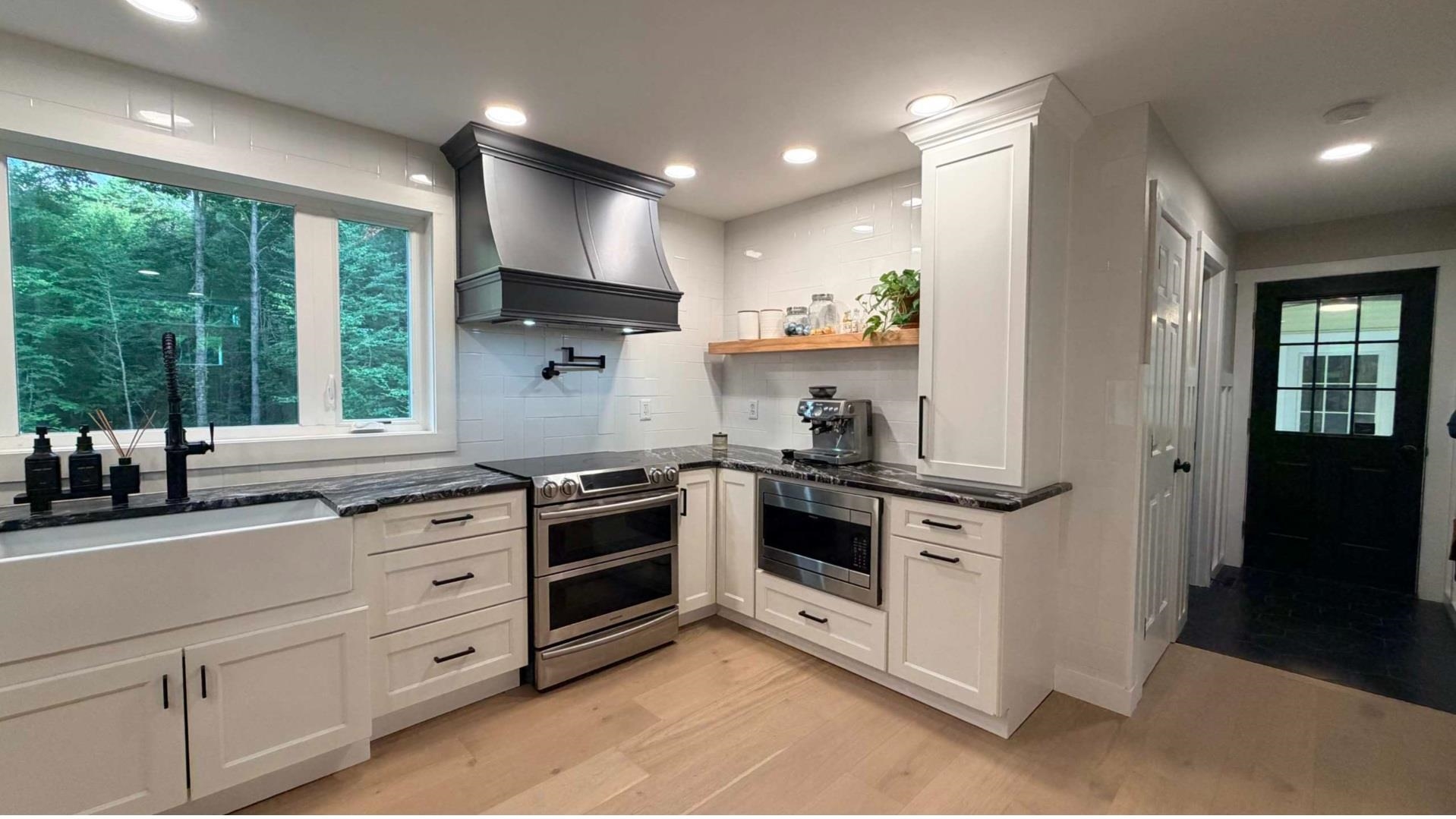 97 Royal Range Rd, Sandown, NH 03873