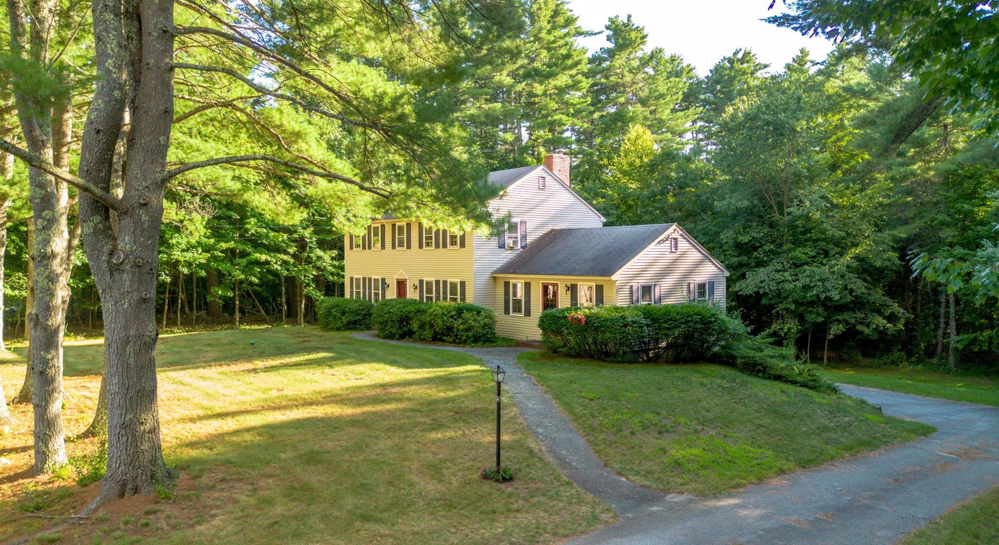 5 Southfield Rd, Amherst, NH 03031