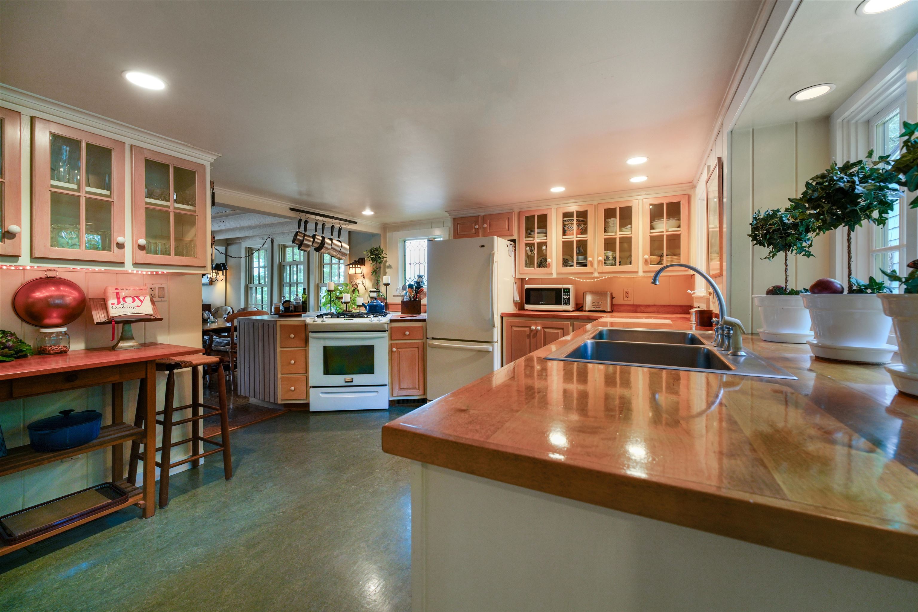 55 Skatutakee Rd, Harrisville, NH 03450